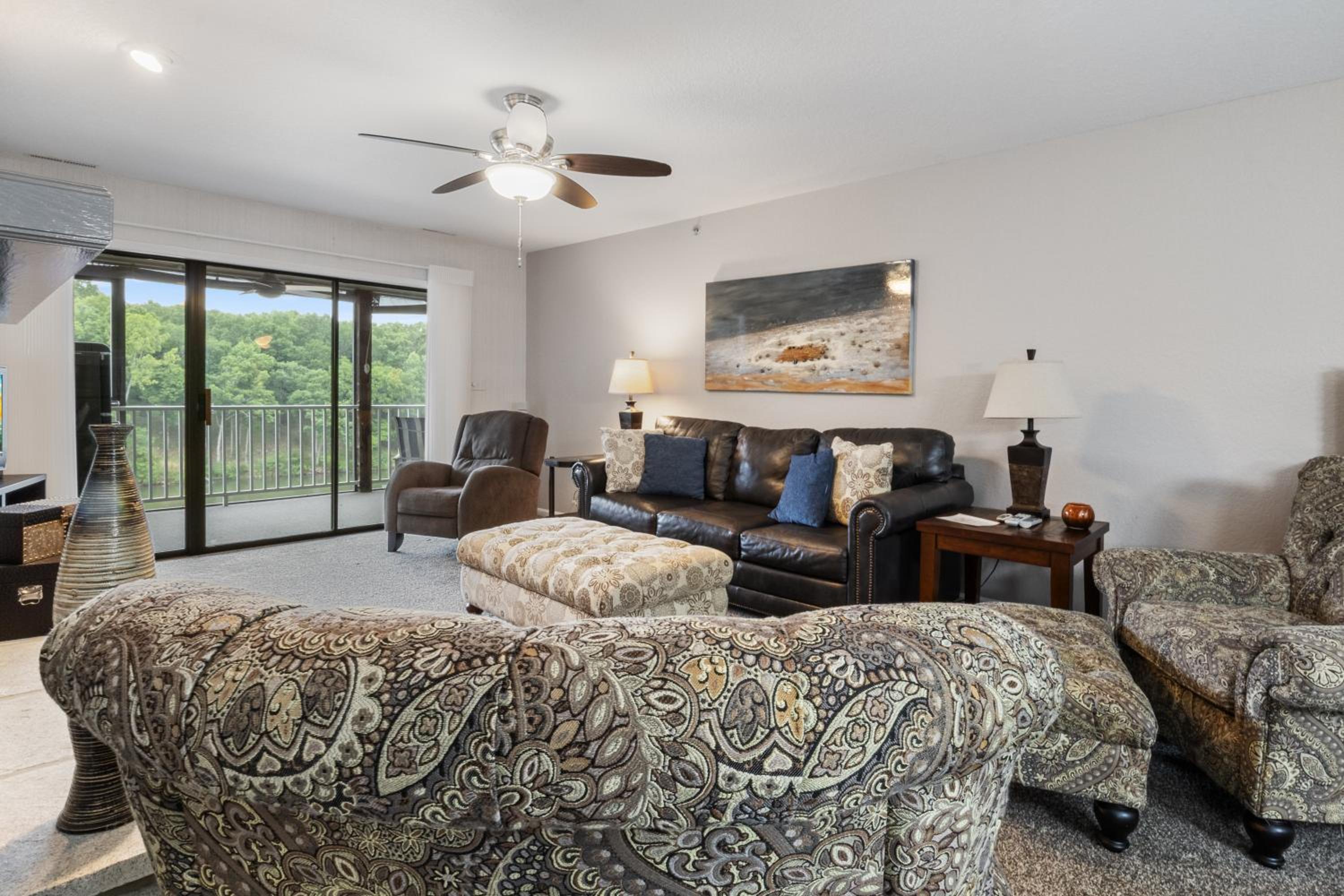 LazyDays Pet-Friendly Condo w/ Pool & Slip at 3M