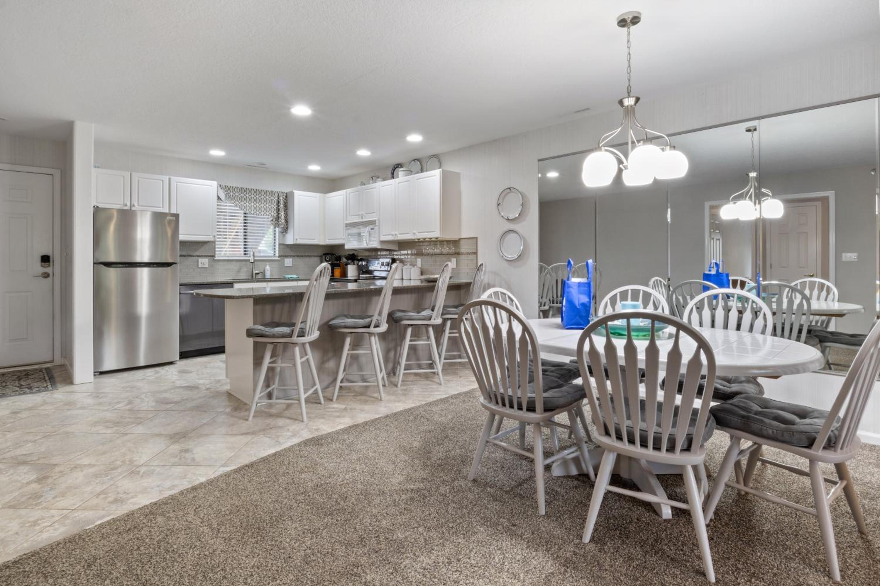 LazyDays Pet-Friendly Condo w/ Pool & Slip at 3M