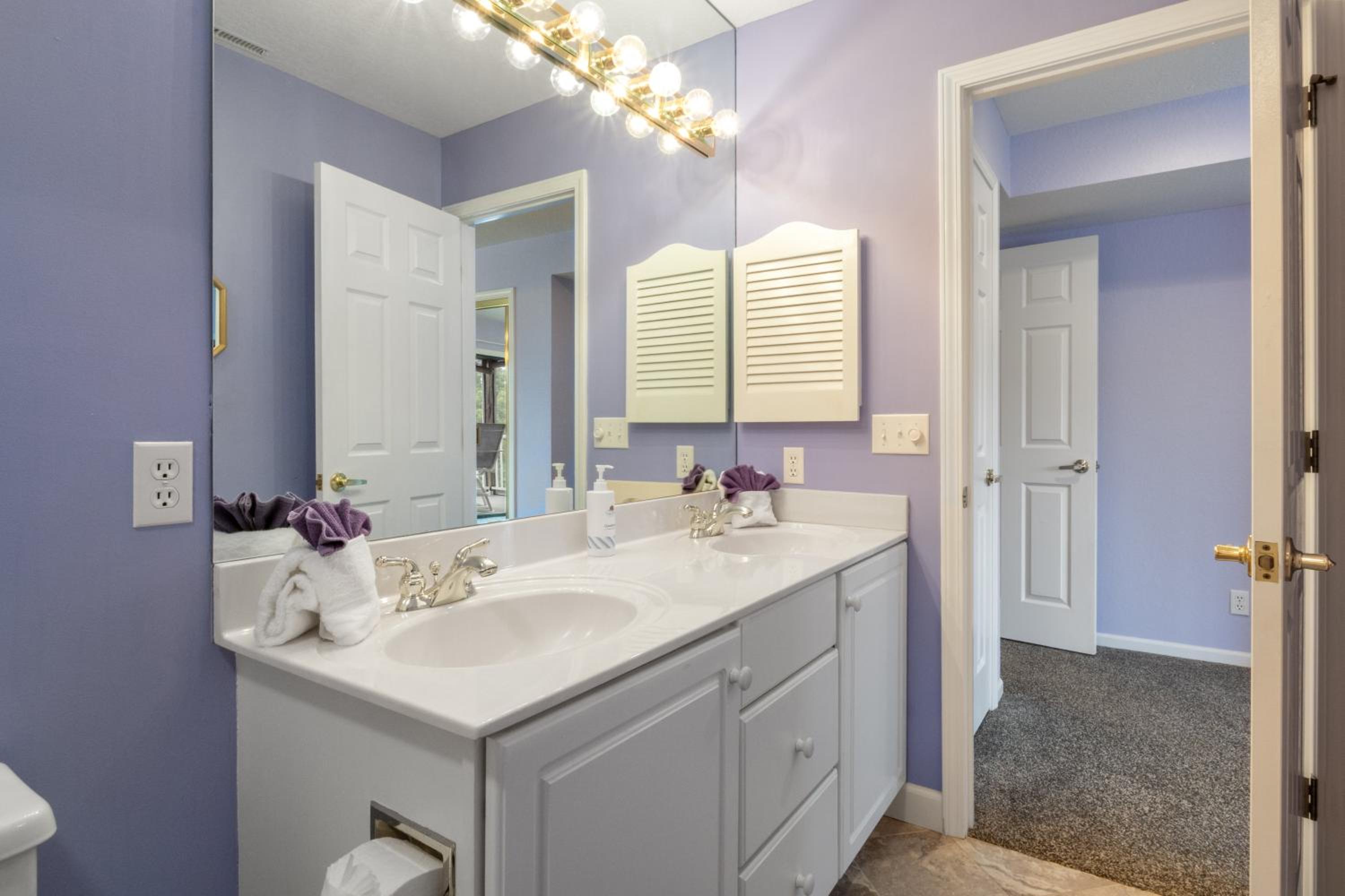 LazyDays Pet-Friendly Condo w/ Pool & Slip at 3M