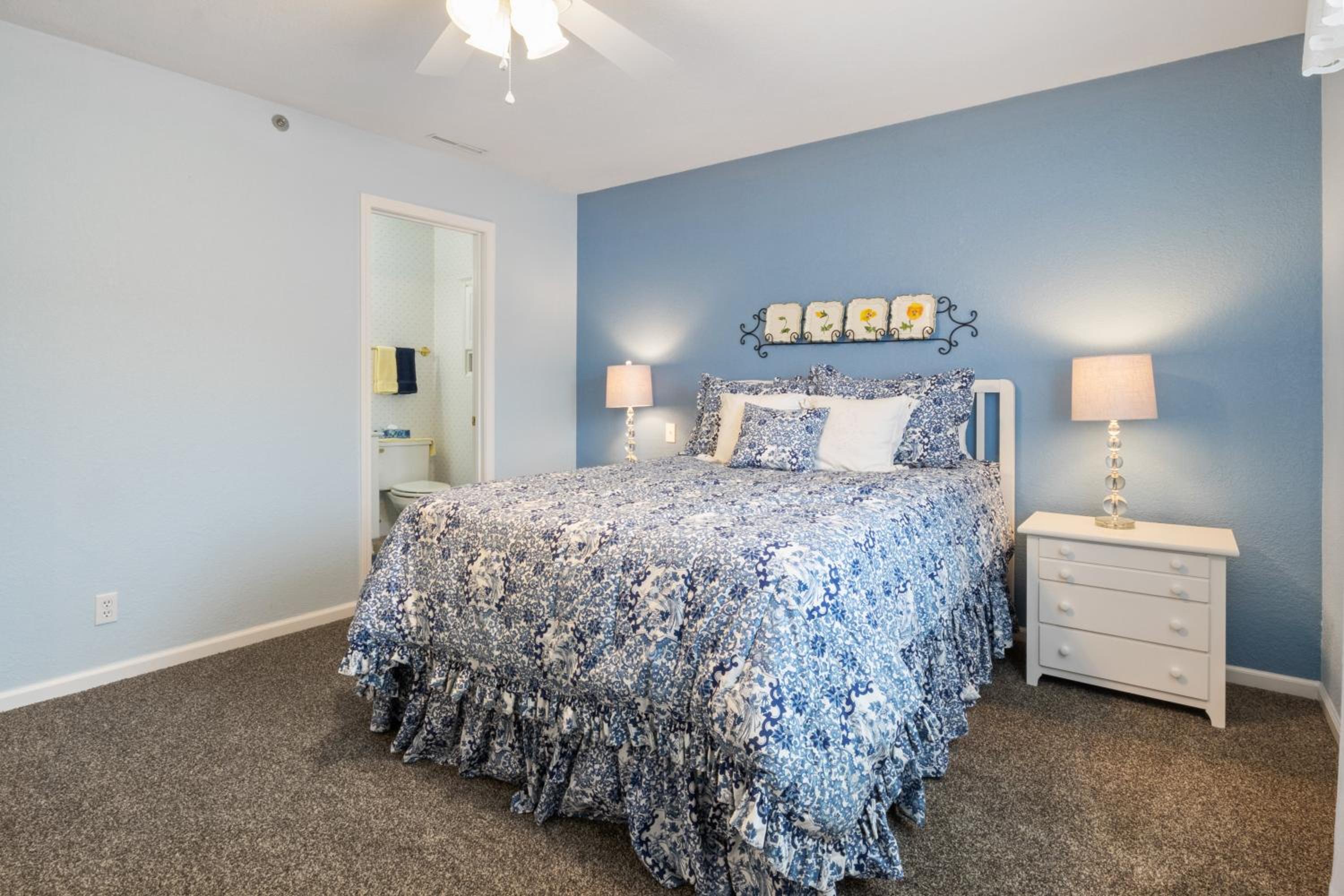 LazyDays Pet-Friendly Condo w/ Pool & Slip at 3M