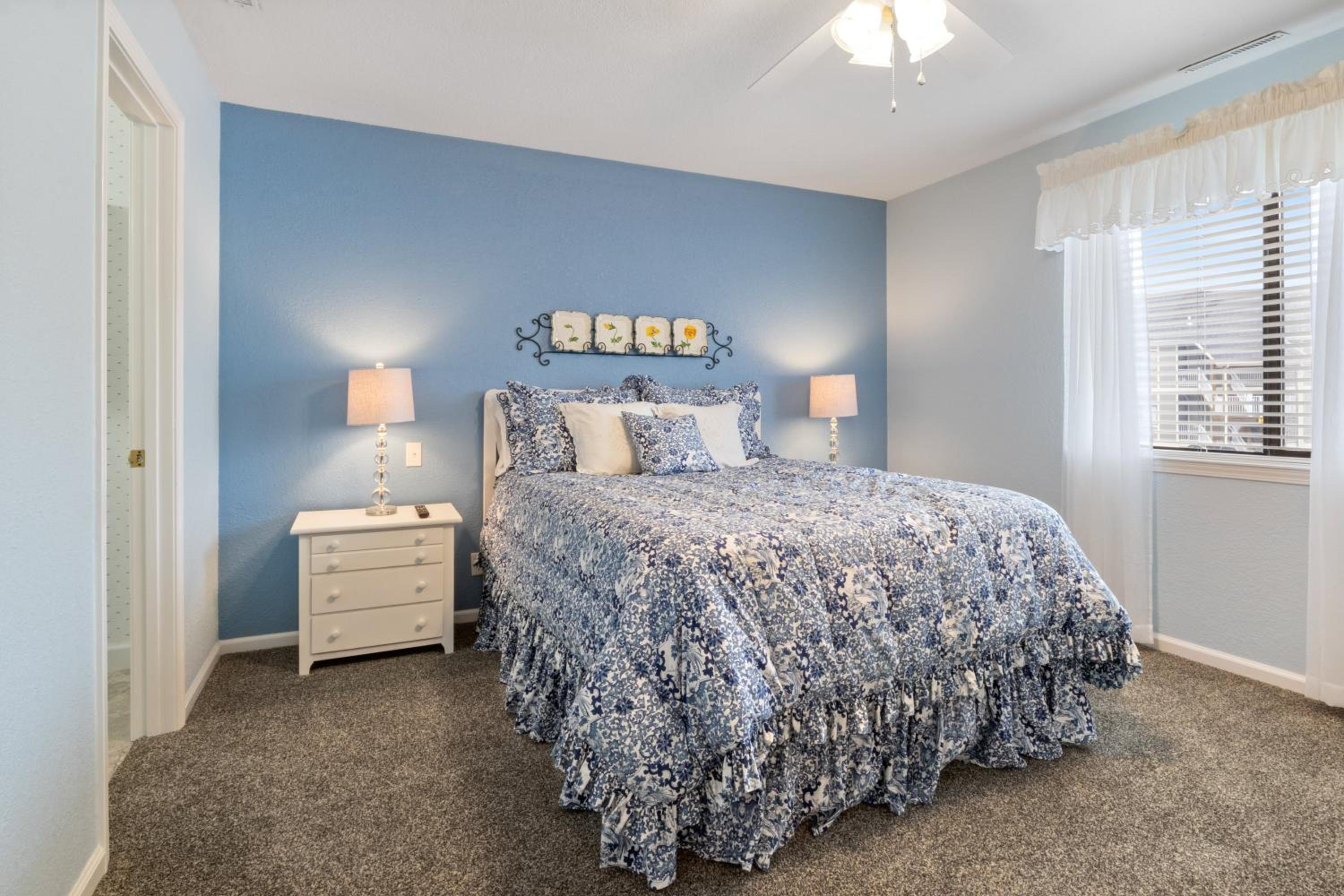 LazyDays Pet-Friendly Condo w/ Pool & Slip at 3M