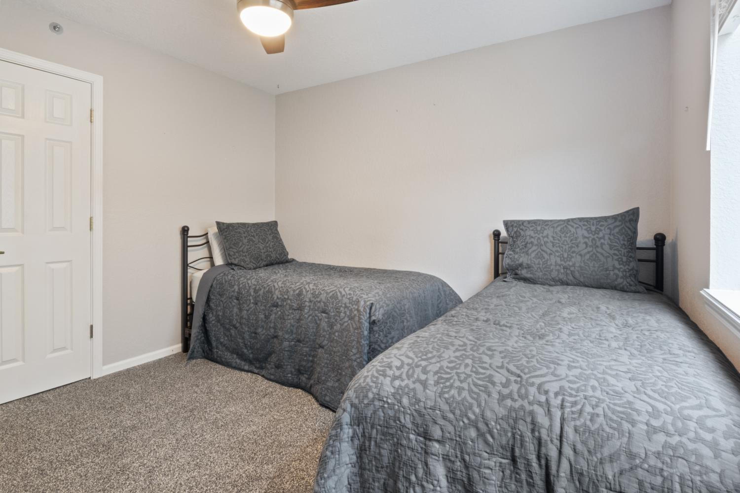 LazyDays Pet-Friendly Condo w/ Pool & Slip at 3M