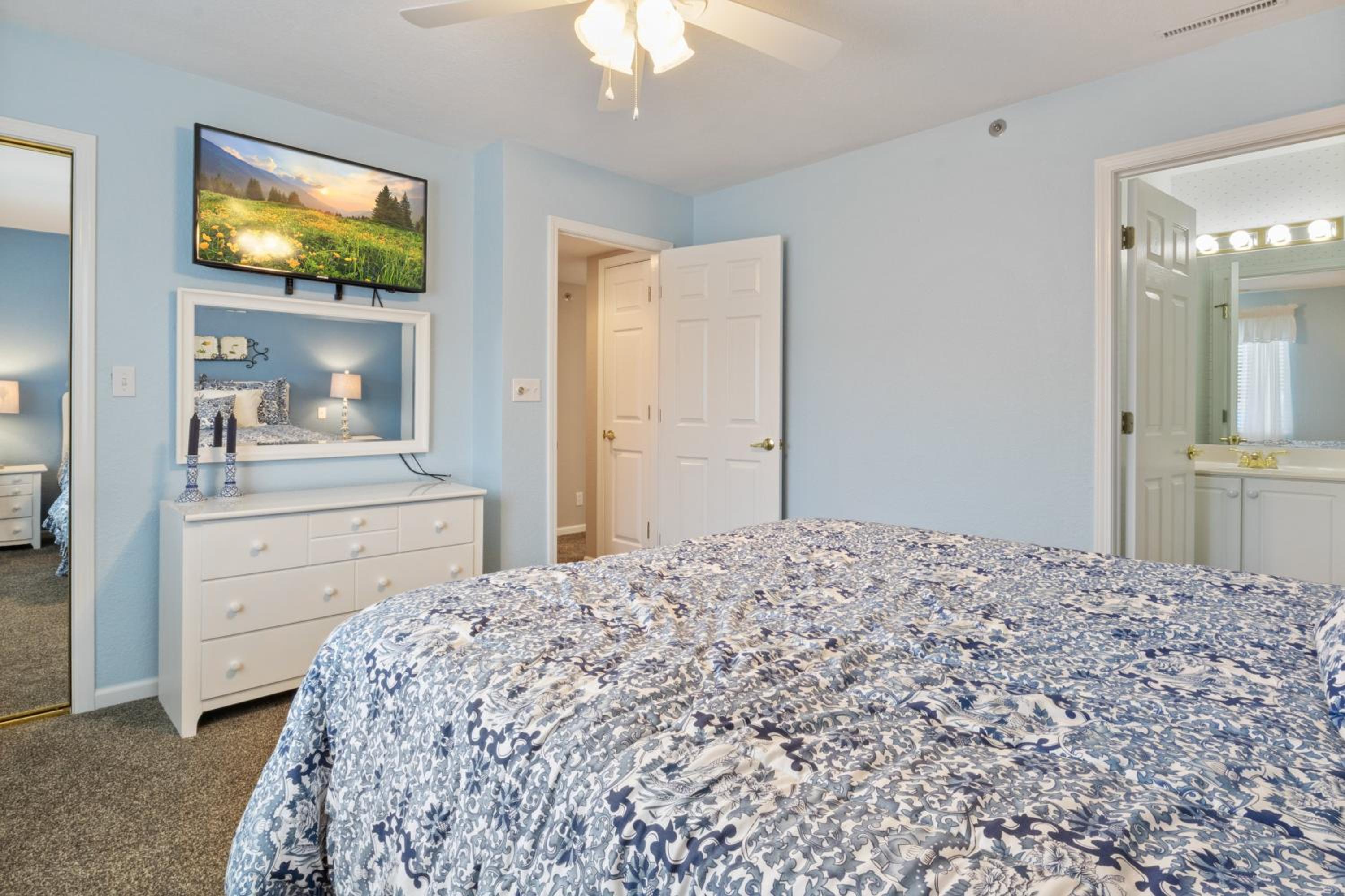 LazyDays Pet-Friendly Condo w/ Pool & Slip at 3M