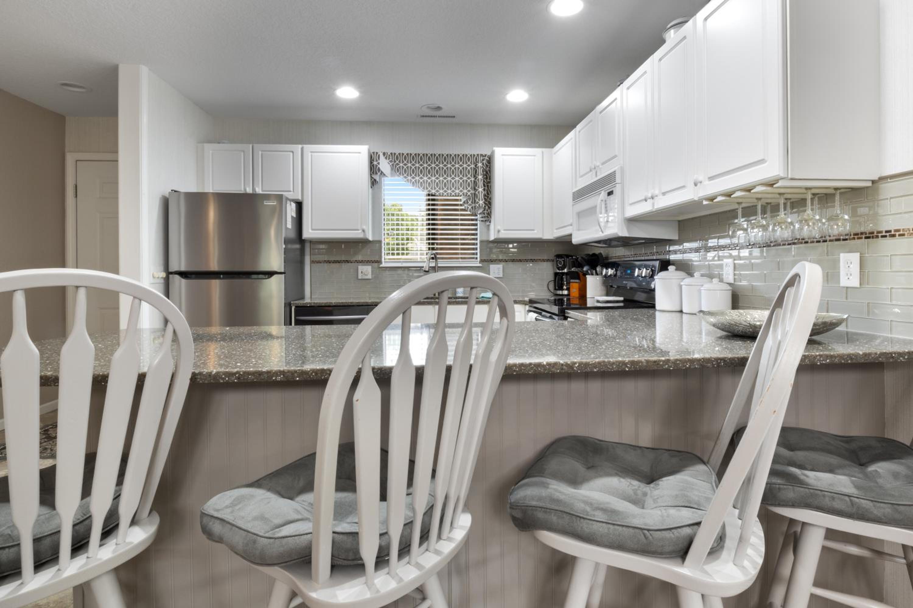 LazyDays Pet-Friendly Condo w/ Pool & Slip at 3M