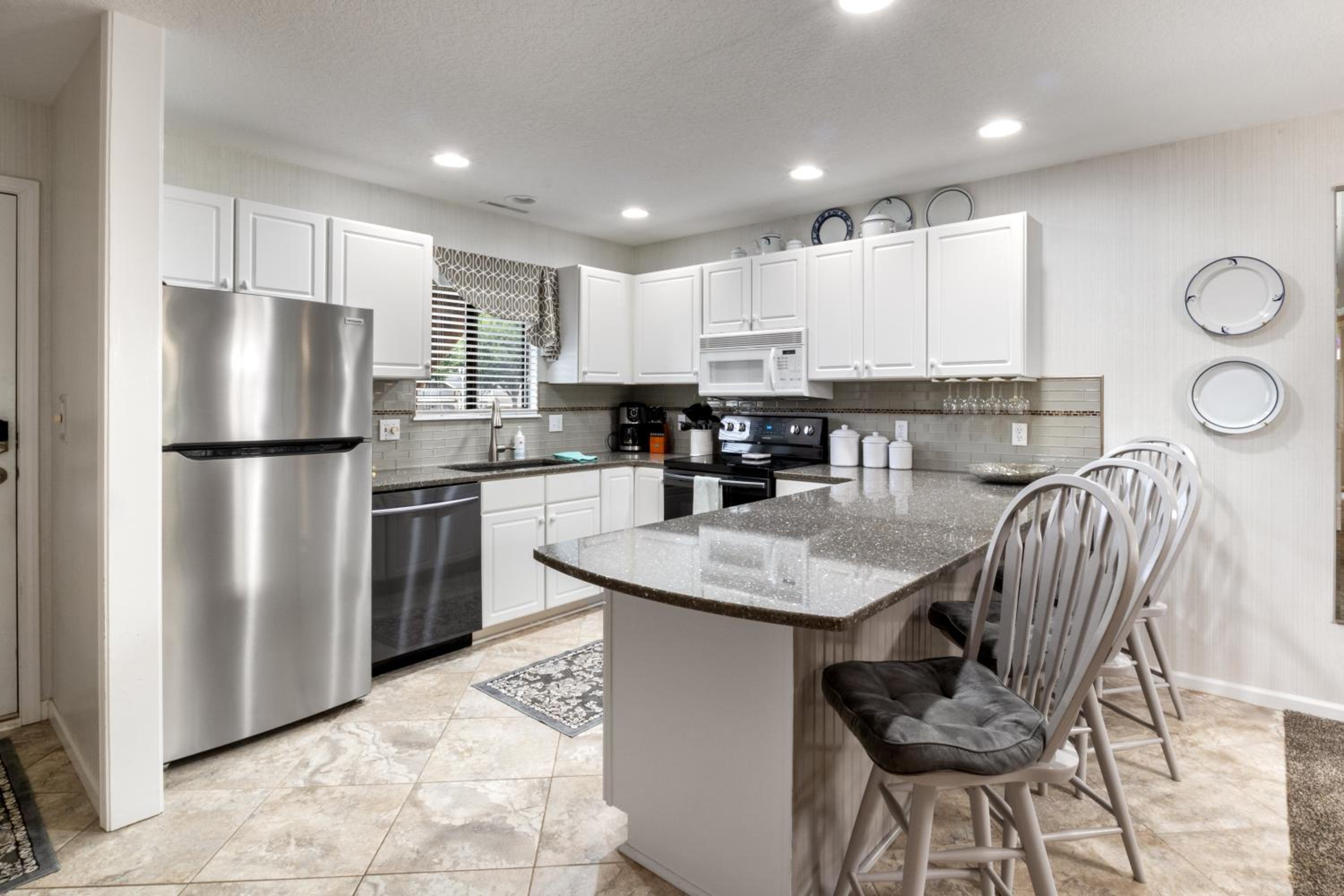 LazyDays Pet-Friendly Condo w/ Pool & Slip at 3M