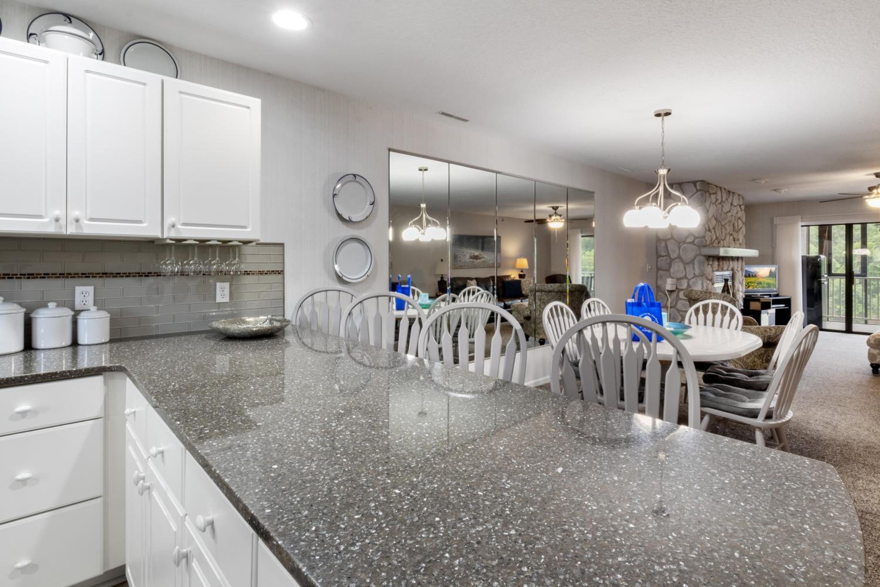 LazyDays Pet-Friendly Condo w/ Pool & Slip at 3M