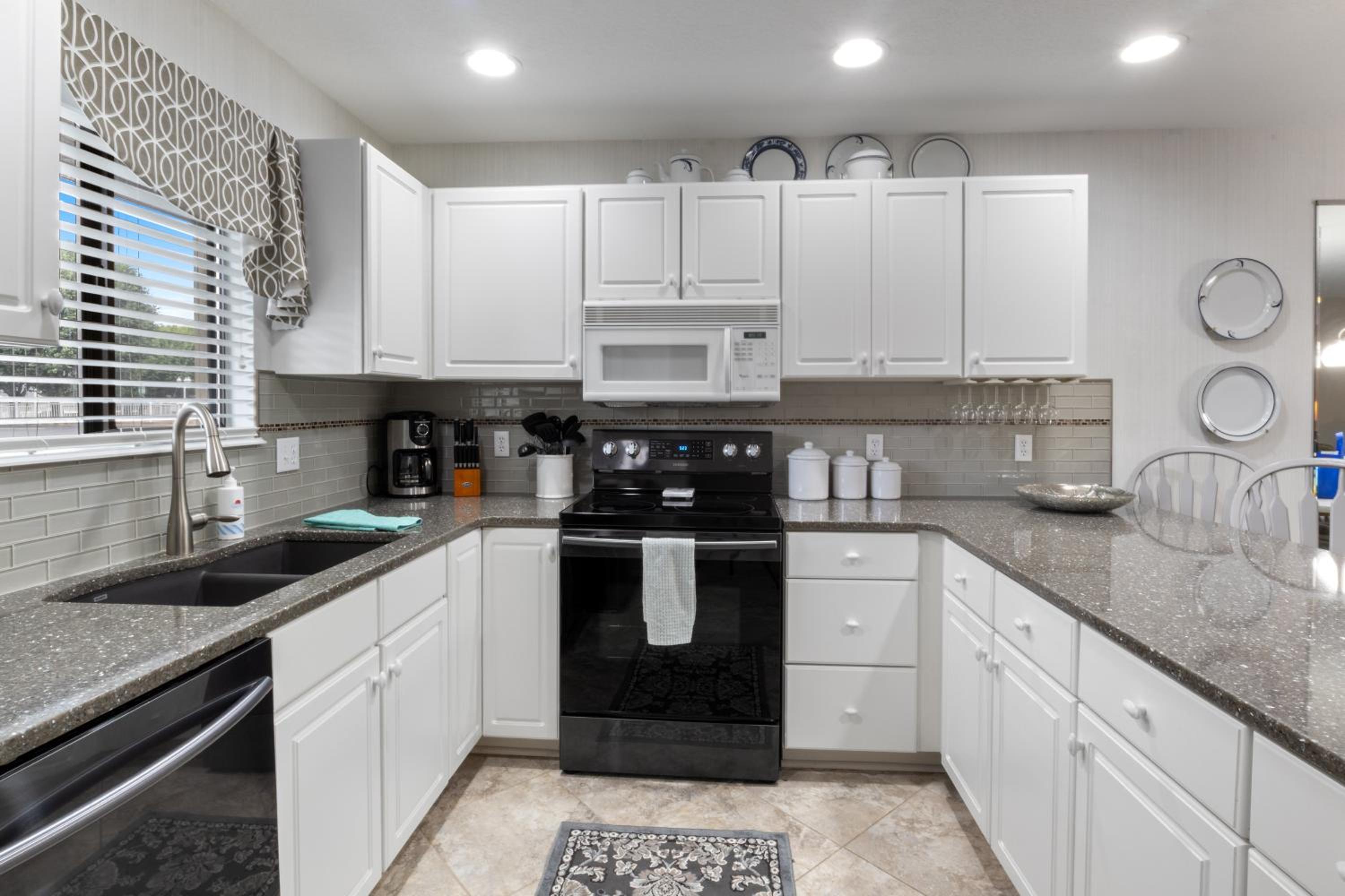 LazyDays Pet-Friendly Condo w/ Pool & Slip at 3M