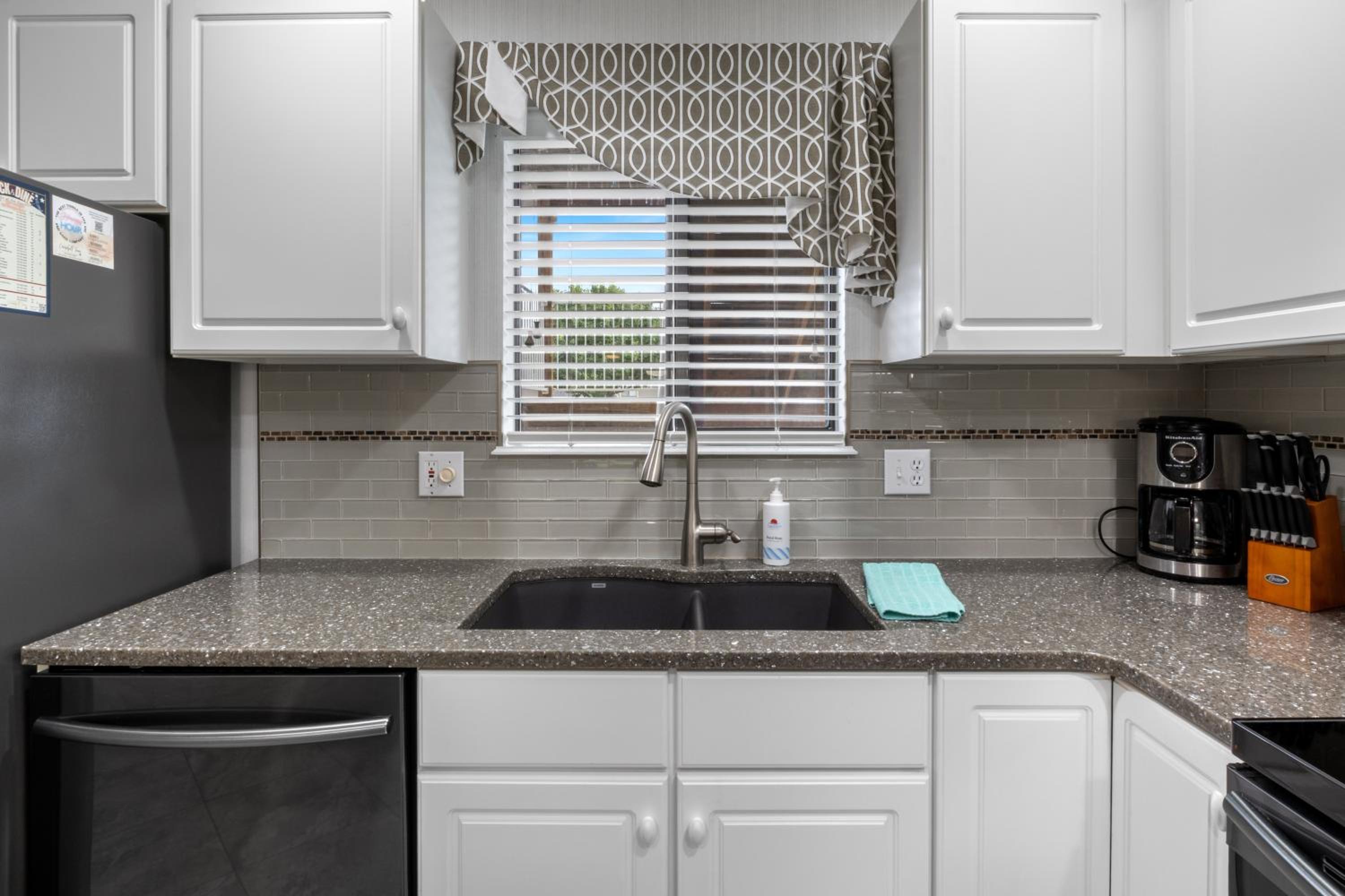 LazyDays Pet-Friendly Condo w/ Pool & Slip at 3M