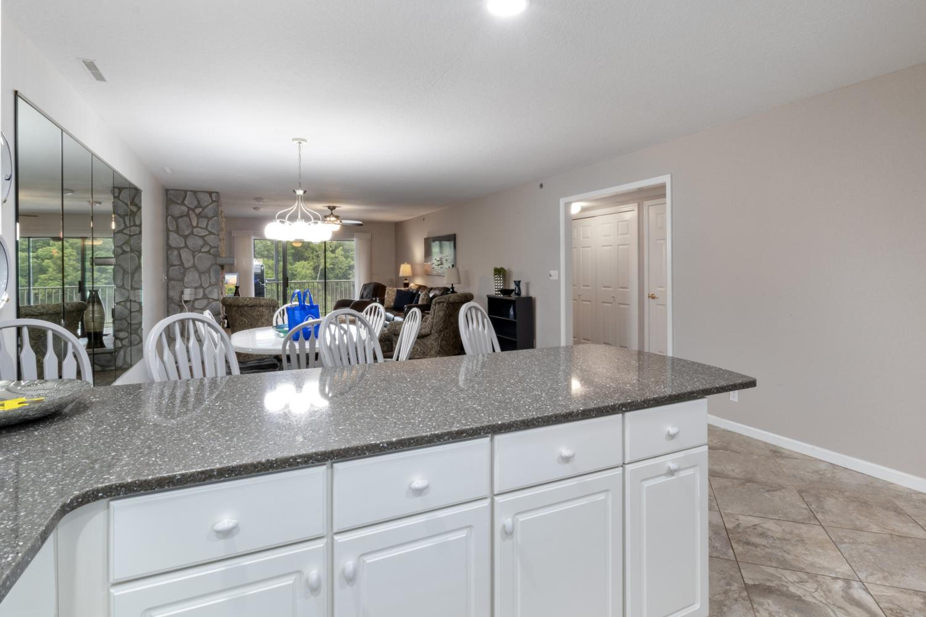 LazyDays Pet-Friendly Condo w/ Pool & Slip at 3M