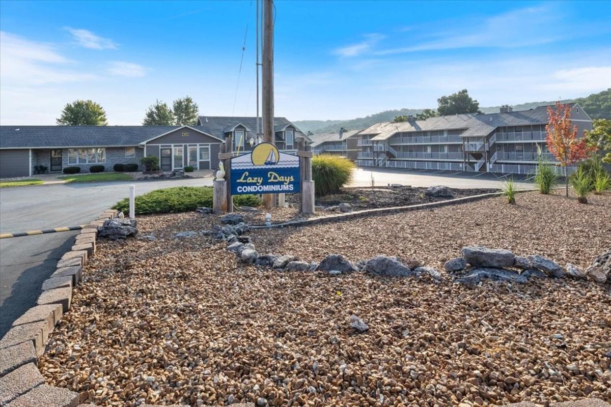 LazyDays Pet-Friendly Condo w/ Pool & Slip at 3M