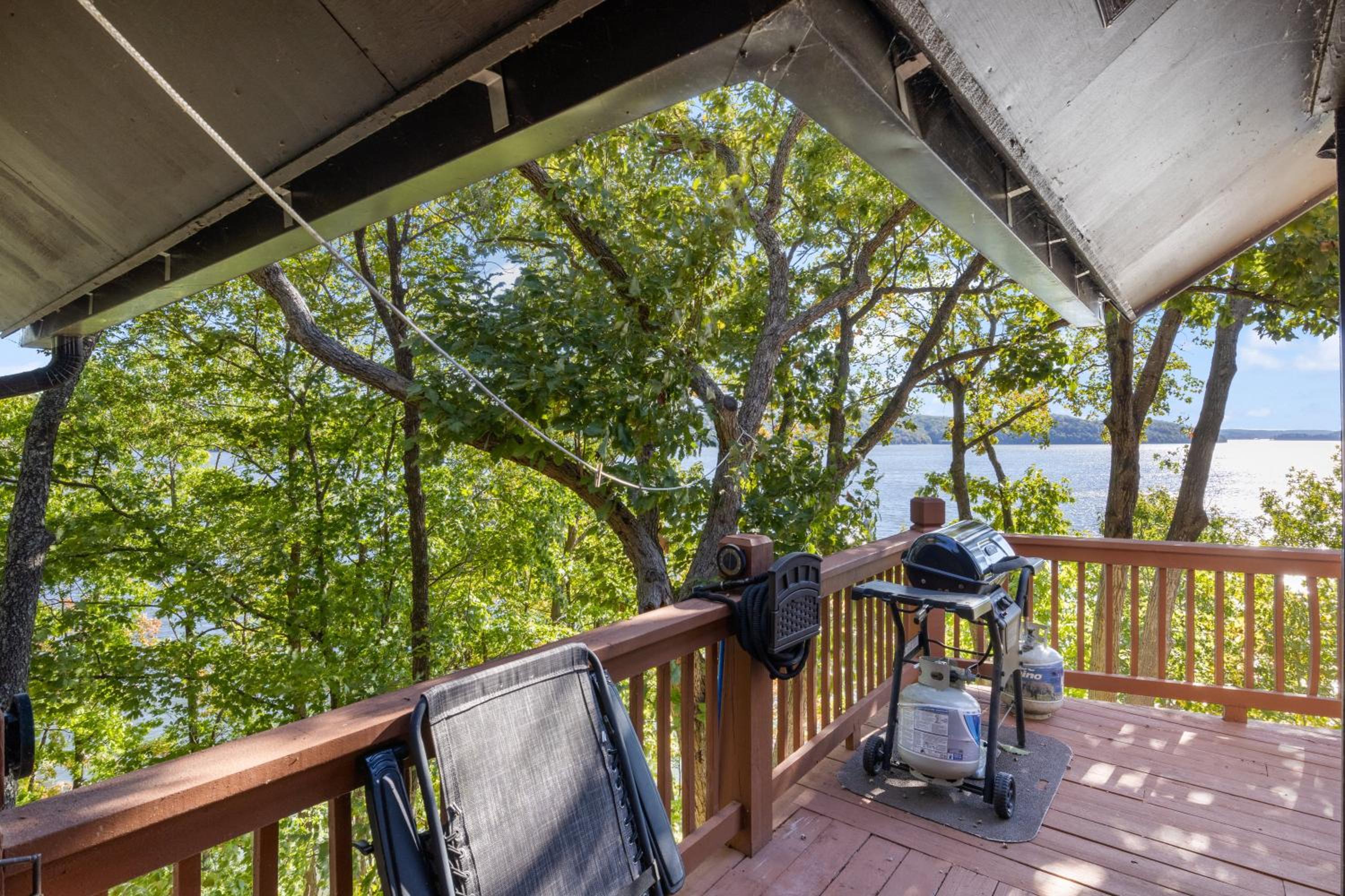 Woodmont Point - Wooded Private Lakefront Retreat with Deep Cove Dock and Great Swimming!