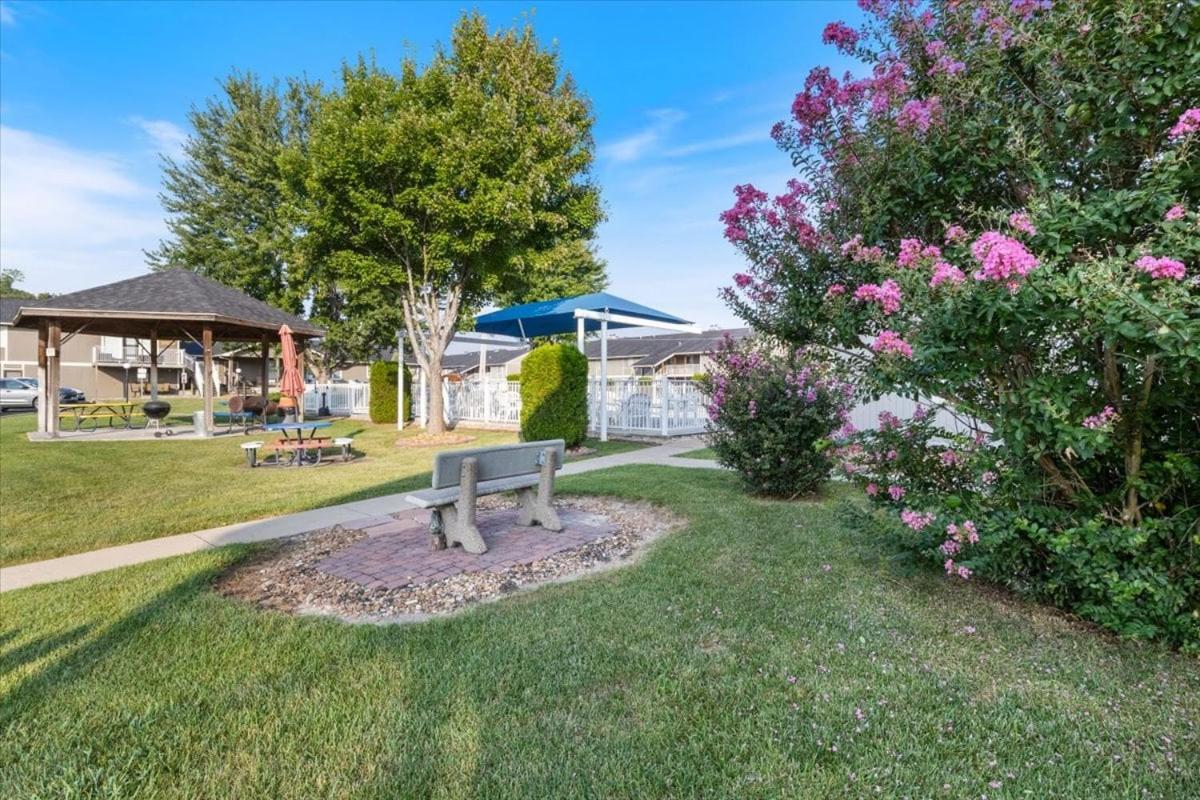 LazyDays Pet-Friendly Condo w/ Pool & Slip at 3M