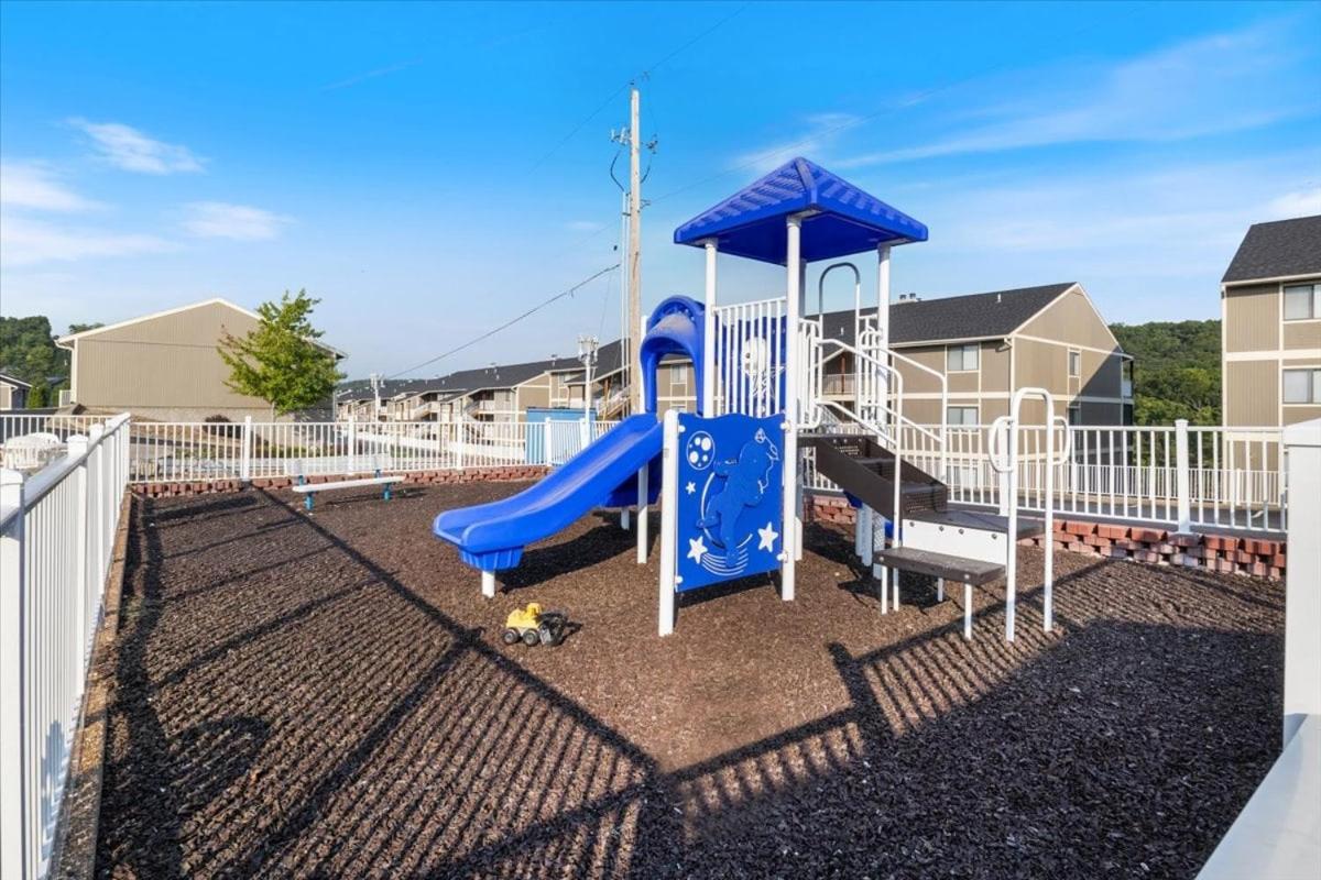 LazyDays Pet-Friendly Condo w/ Pool & Slip at 3M