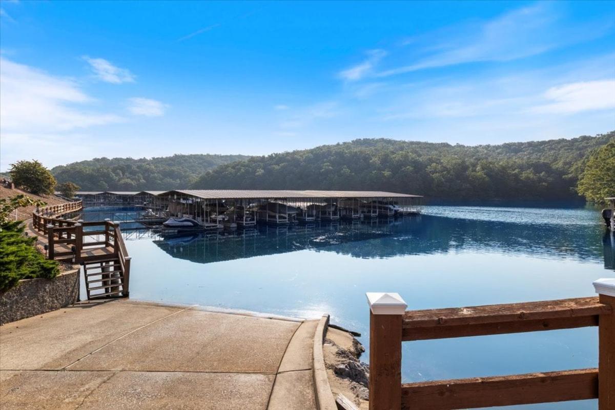 LazyDays Pet-Friendly Condo w/ Pool & Slip at 3M