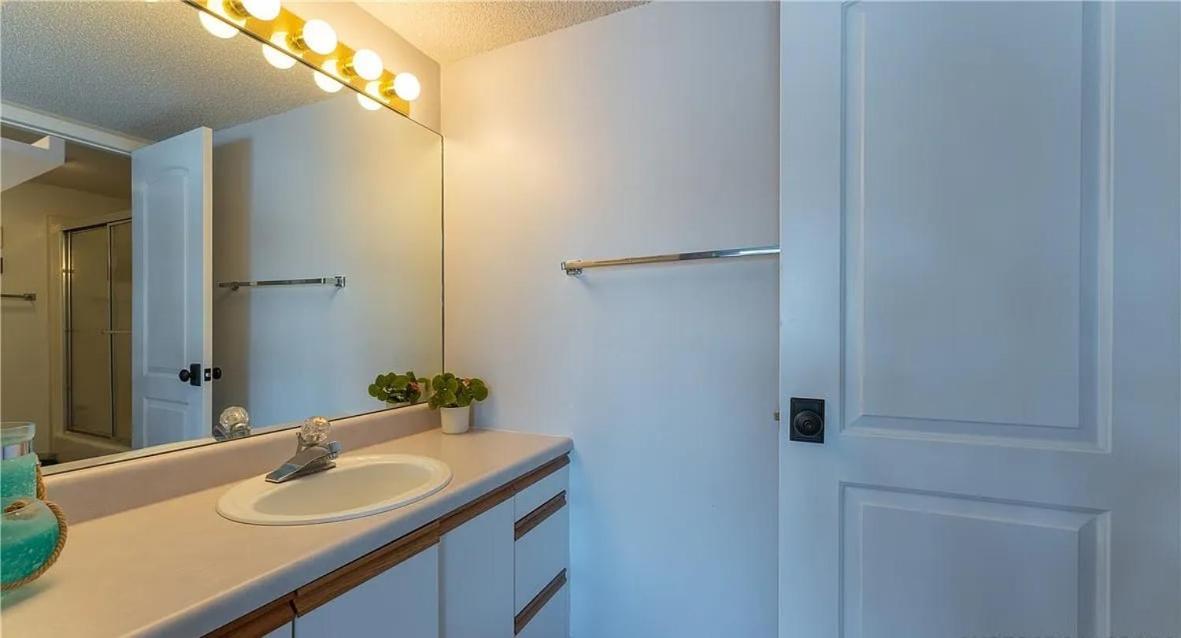 Lakeview Condo, Boat & PWC Slips, Pool, Tennis, Family Friendly