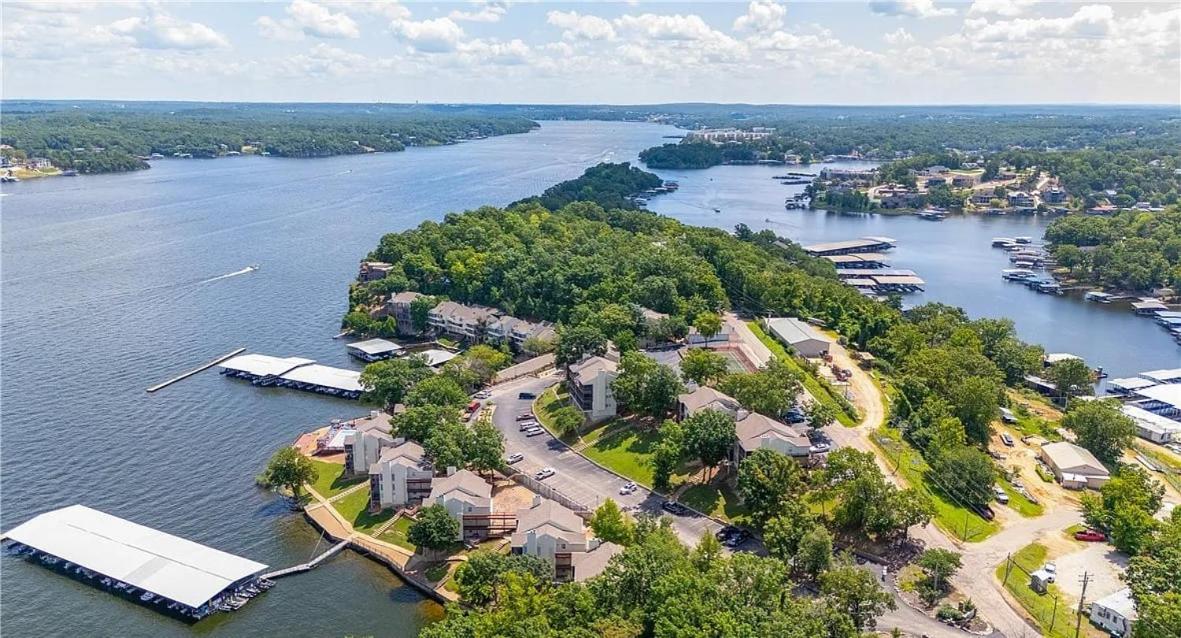Lakeview Condo, Boat & PWC Slips, Pool, Tennis, Family Friendly