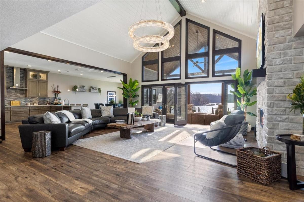 LOTO Pointe, Updated Luxury Home w/ Boat & PWC Slip, Boat Ramp, Firepits, Pool Table & More!
