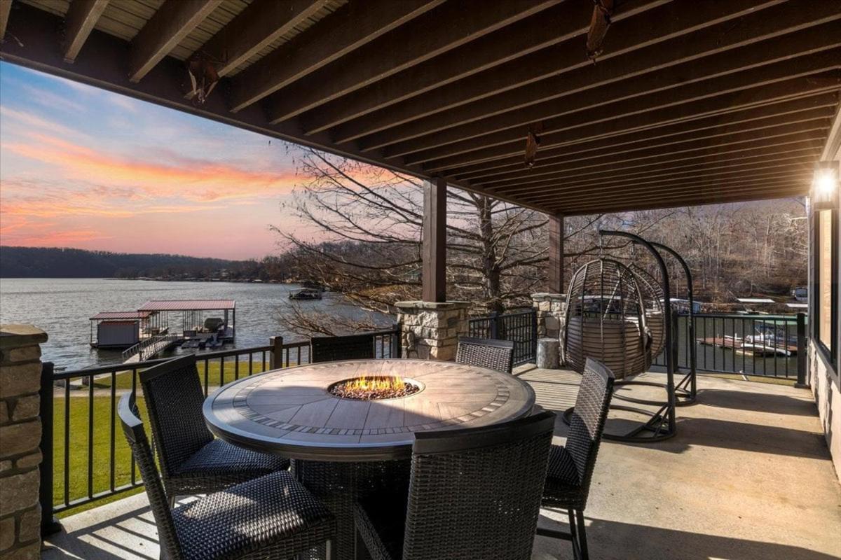 LOTO Pointe, Updated Luxury Home w/ Boat & PWC Slip, Boat Ramp, Firepits, Pool Table & More!