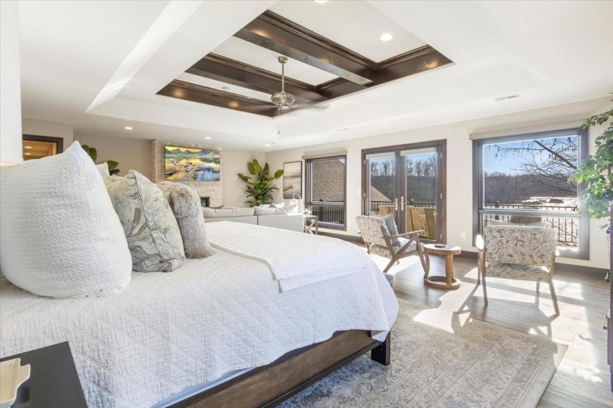 LOTO Pointe, Updated Luxury Home w/ Boat & PWC Slip, Boat Ramp, Firepits, Pool Table & More!