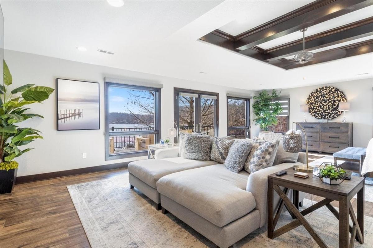 LOTO Pointe, Updated Luxury Home w/ Boat & PWC Slip, Boat Ramp, Firepits, Pool Table & More!