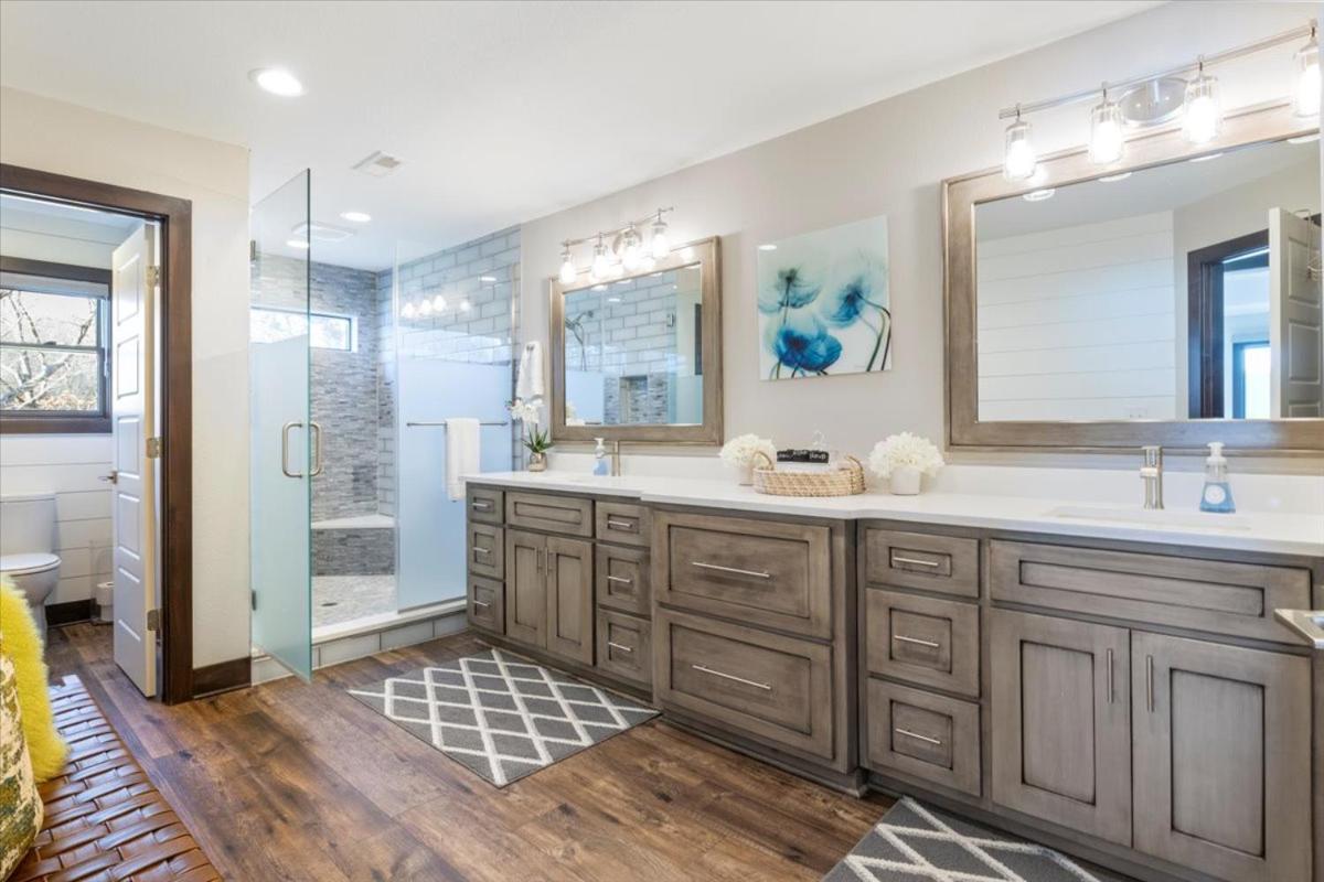 LOTO Pointe, Updated Luxury Home w/ Boat & PWC Slip, Boat Ramp, Firepits, Pool Table & More!