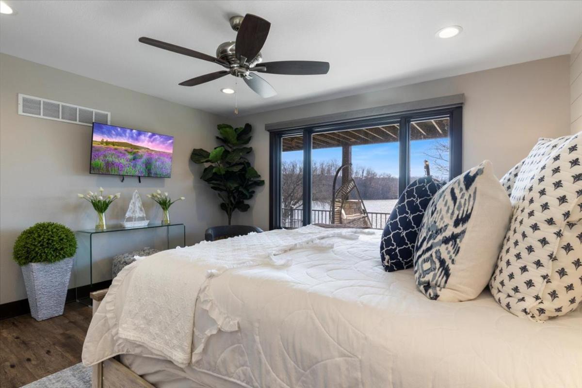 LOTO Pointe, Updated Luxury Home w/ Boat & PWC Slip, Boat Ramp, Firepits, Pool Table & More!