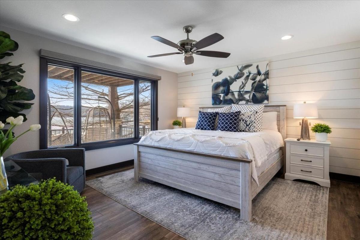 LOTO Pointe, Updated Luxury Home w/ Boat & PWC Slip, Boat Ramp, Firepits, Pool Table & More!