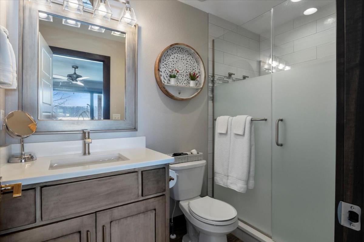 LOTO Pointe, Updated Luxury Home w/ Boat & PWC Slip, Boat Ramp, Firepits, Pool Table & More!
