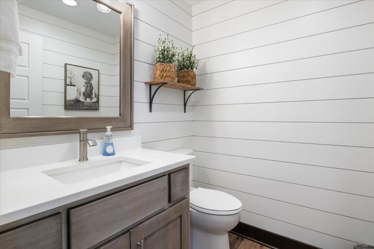 LOTO Pointe, Updated Luxury Home w/ Boat & PWC Slip, Boat Ramp, Firepits, Pool Table & More!