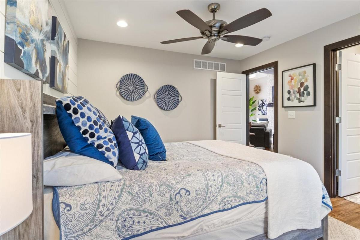 LOTO Pointe, Updated Luxury Home w/ Boat & PWC Slip, Boat Ramp, Firepits, Pool Table & More!