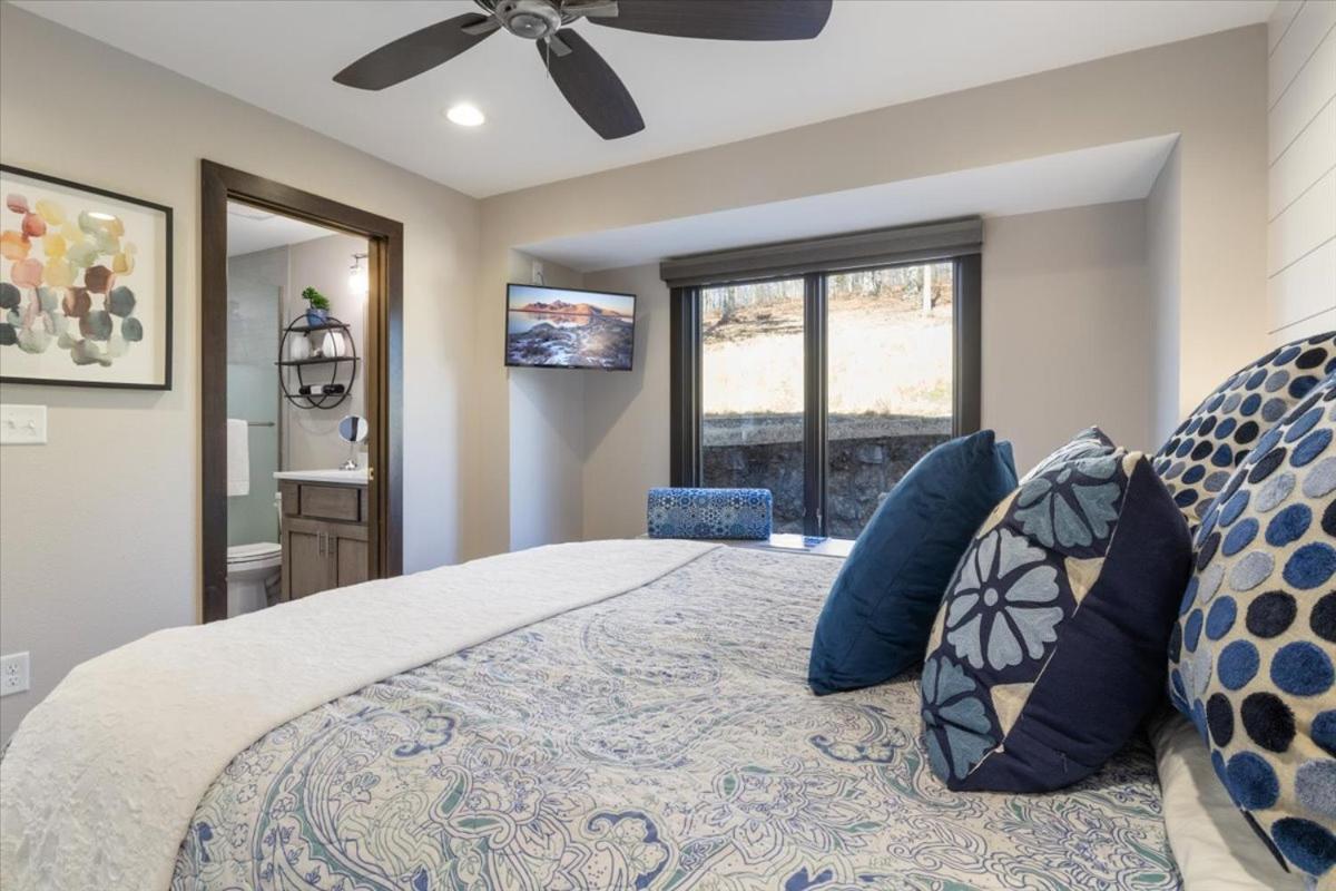 LOTO Pointe, Updated Luxury Home w/ Boat & PWC Slip, Boat Ramp, Firepits, Pool Table & More!