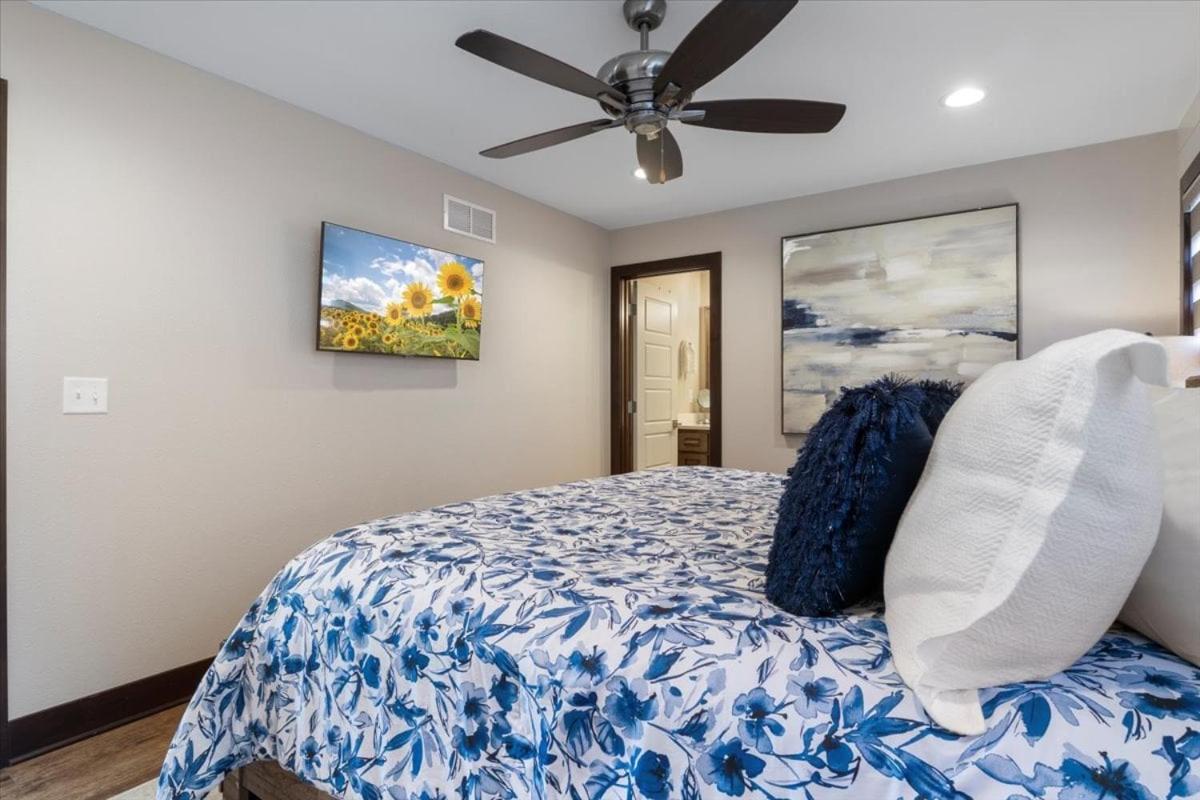 LOTO Pointe, Updated Luxury Home w/ Boat & PWC Slip, Boat Ramp, Firepits, Pool Table & More!