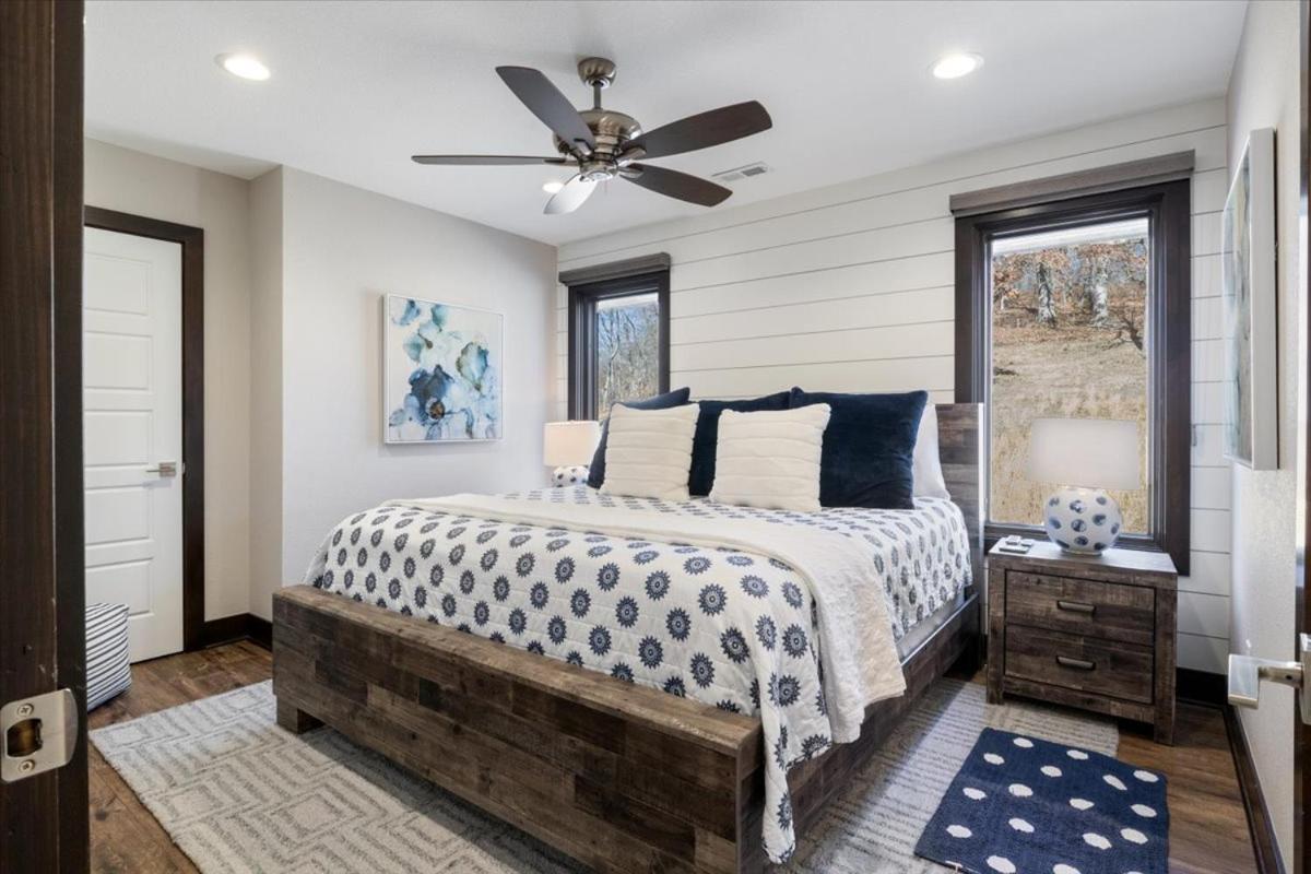 LOTO Pointe, Updated Luxury Home w/ Boat & PWC Slip, Boat Ramp, Firepits, Pool Table & More!
