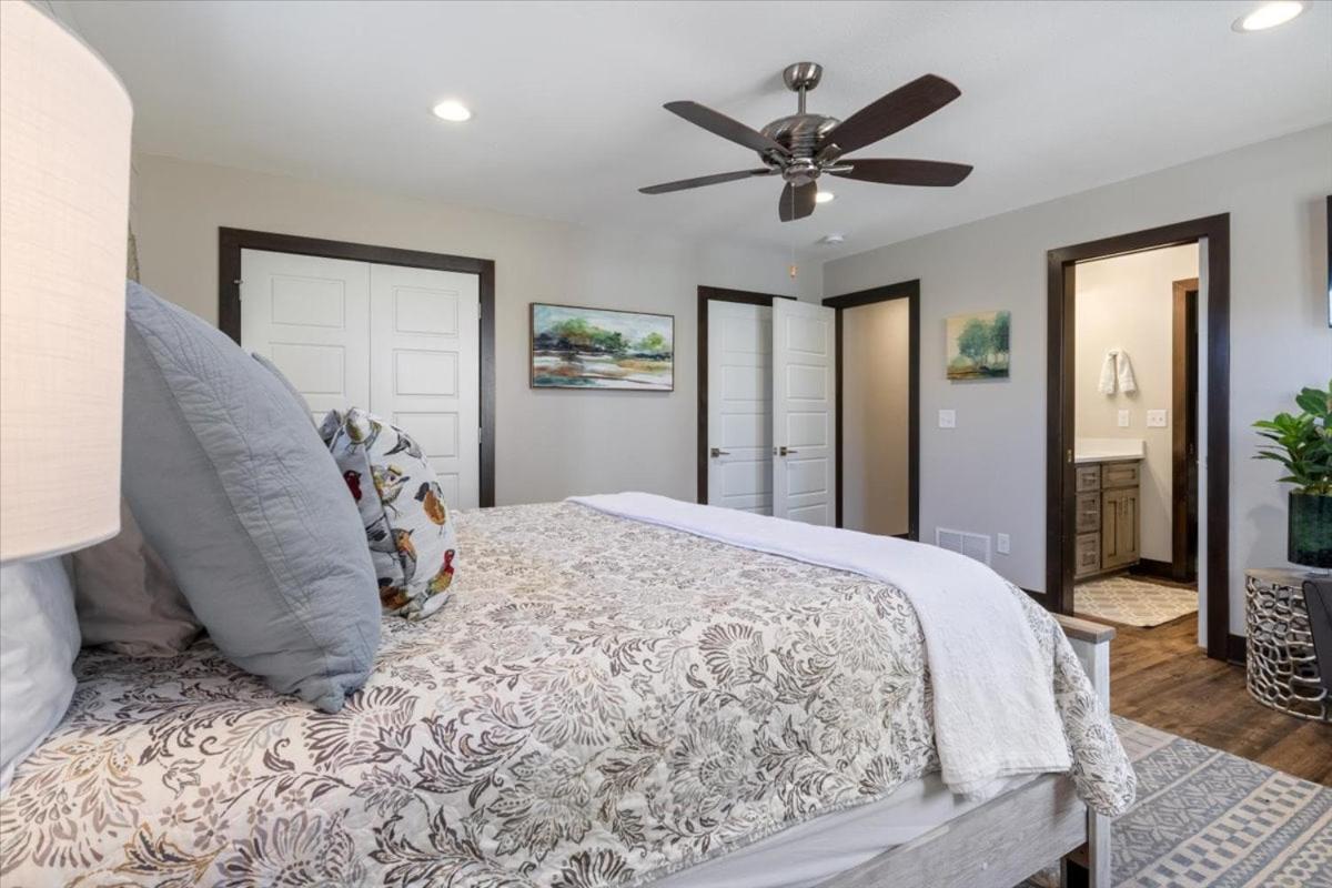 LOTO Pointe, Updated Luxury Home w/ Boat & PWC Slip, Boat Ramp, Firepits, Pool Table & More!