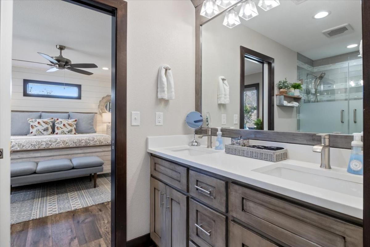 LOTO Pointe, Updated Luxury Home w/ Boat & PWC Slip, Boat Ramp, Firepits, Pool Table & More!