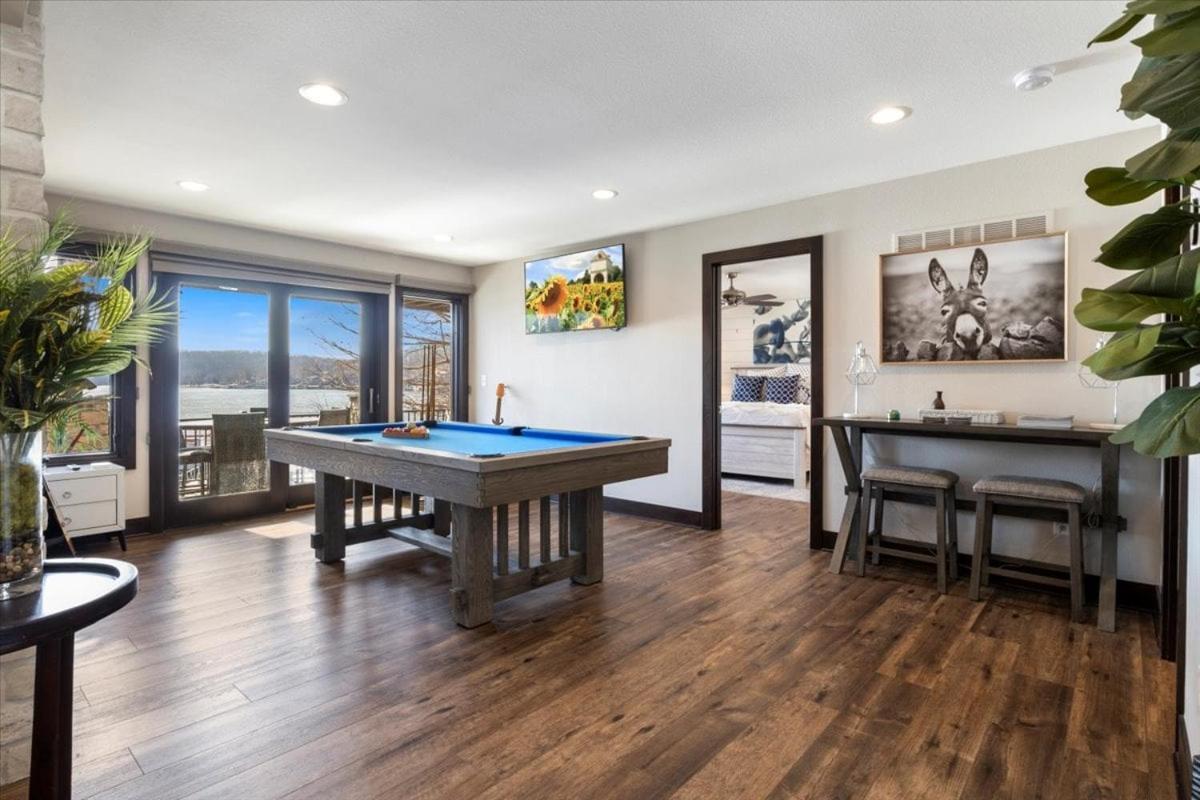 LOTO Pointe, Updated Luxury Home w/ Boat & PWC Slip, Boat Ramp, Firepits, Pool Table & More!