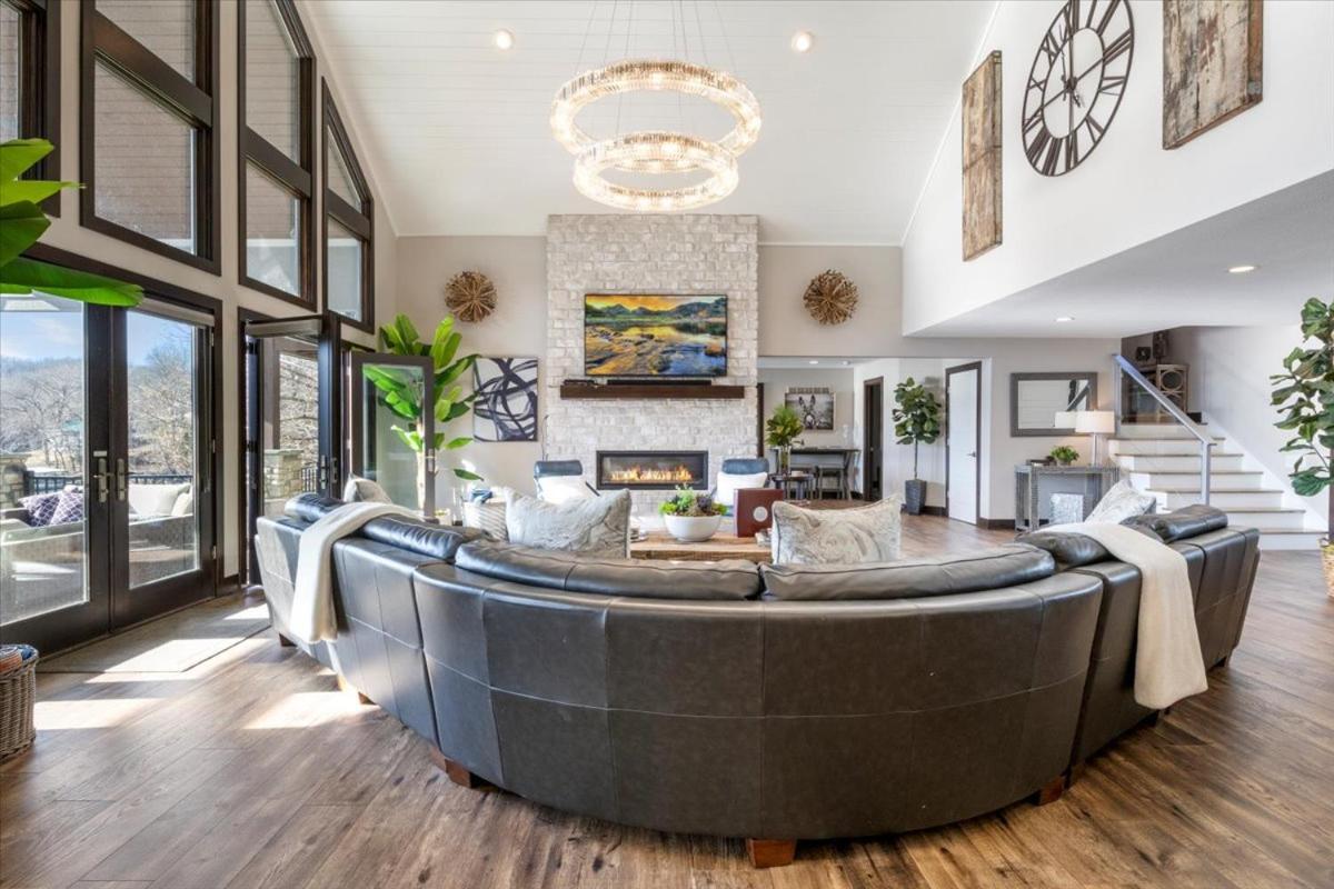 LOTO Pointe, Updated Luxury Home w/ Boat & PWC Slip, Boat Ramp, Firepits, Pool Table & More!