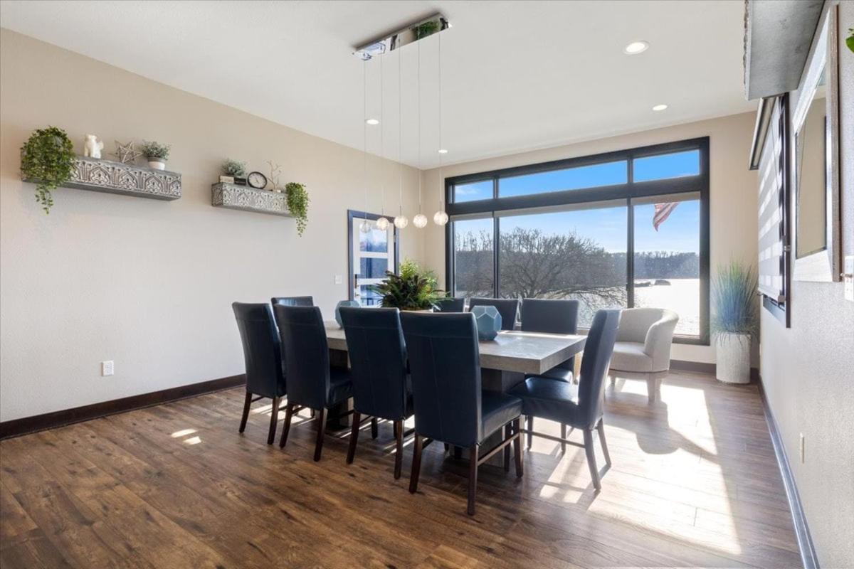 LOTO Pointe, Updated Luxury Home w/ Boat & PWC Slip, Boat Ramp, Firepits, Pool Table & More!