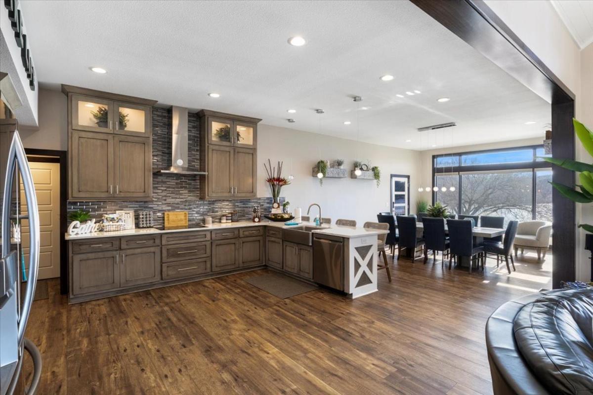 LOTO Pointe, Updated Luxury Home w/ Boat & PWC Slip, Boat Ramp, Firepits, Pool Table & More!