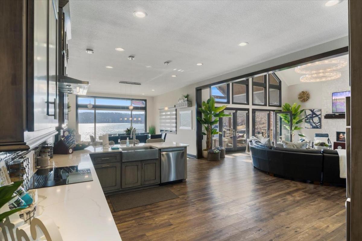 LOTO Pointe, Updated Luxury Home w/ Boat & PWC Slip, Boat Ramp, Firepits, Pool Table & More!
