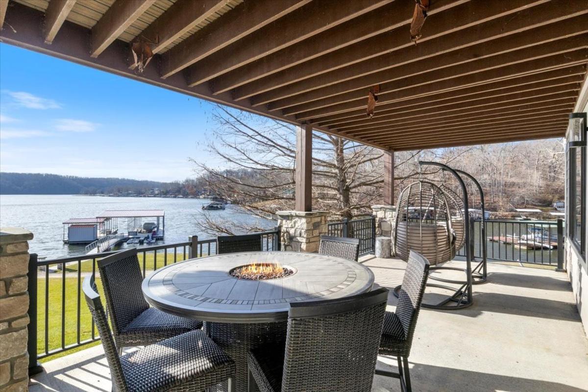 LOTO Pointe, Updated Luxury Home w/ Boat & PWC Slip, Boat Ramp, Firepits, Pool Table & More!