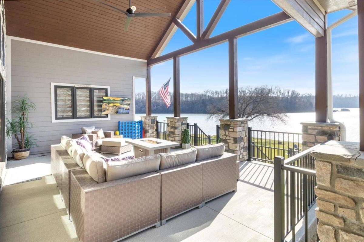 LOTO Pointe, Updated Luxury Home w/ Boat & PWC Slip, Boat Ramp, Firepits, Pool Table & More!