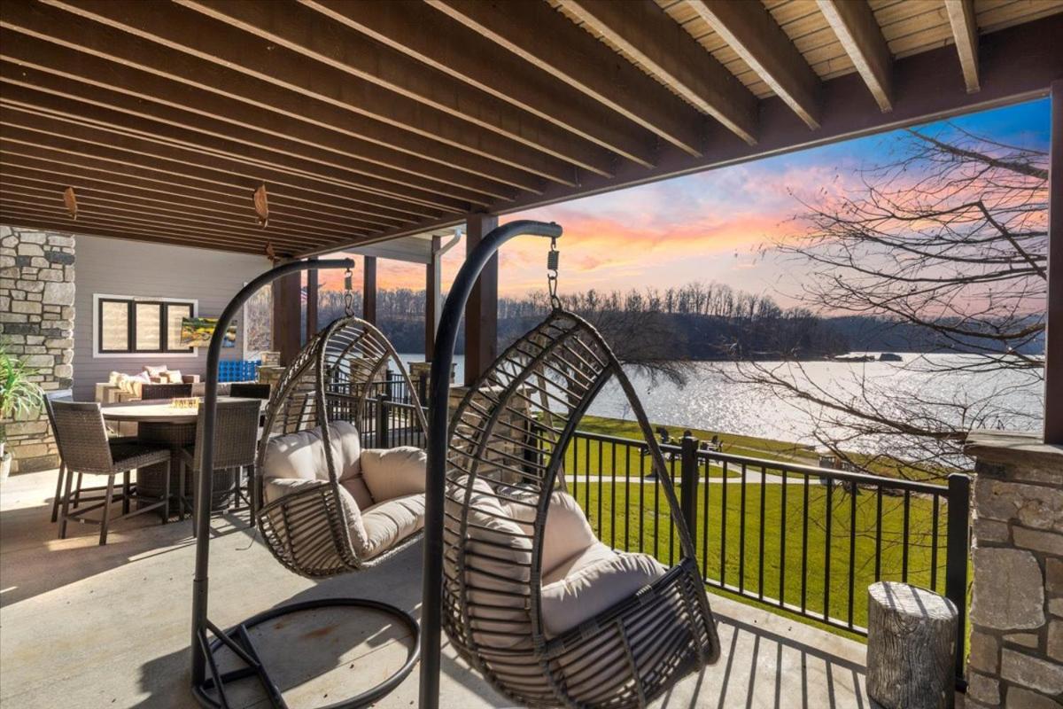 LOTO Pointe, Updated Luxury Home w/ Boat & PWC Slip, Boat Ramp, Firepits, Pool Table & More!