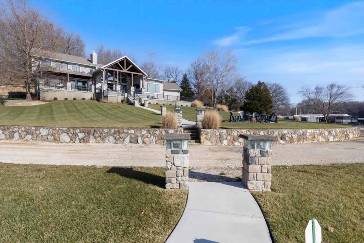 LOTO Pointe, Updated Luxury Home w/ Boat & PWC Slip, Boat Ramp, Firepits, Pool Table & More!
