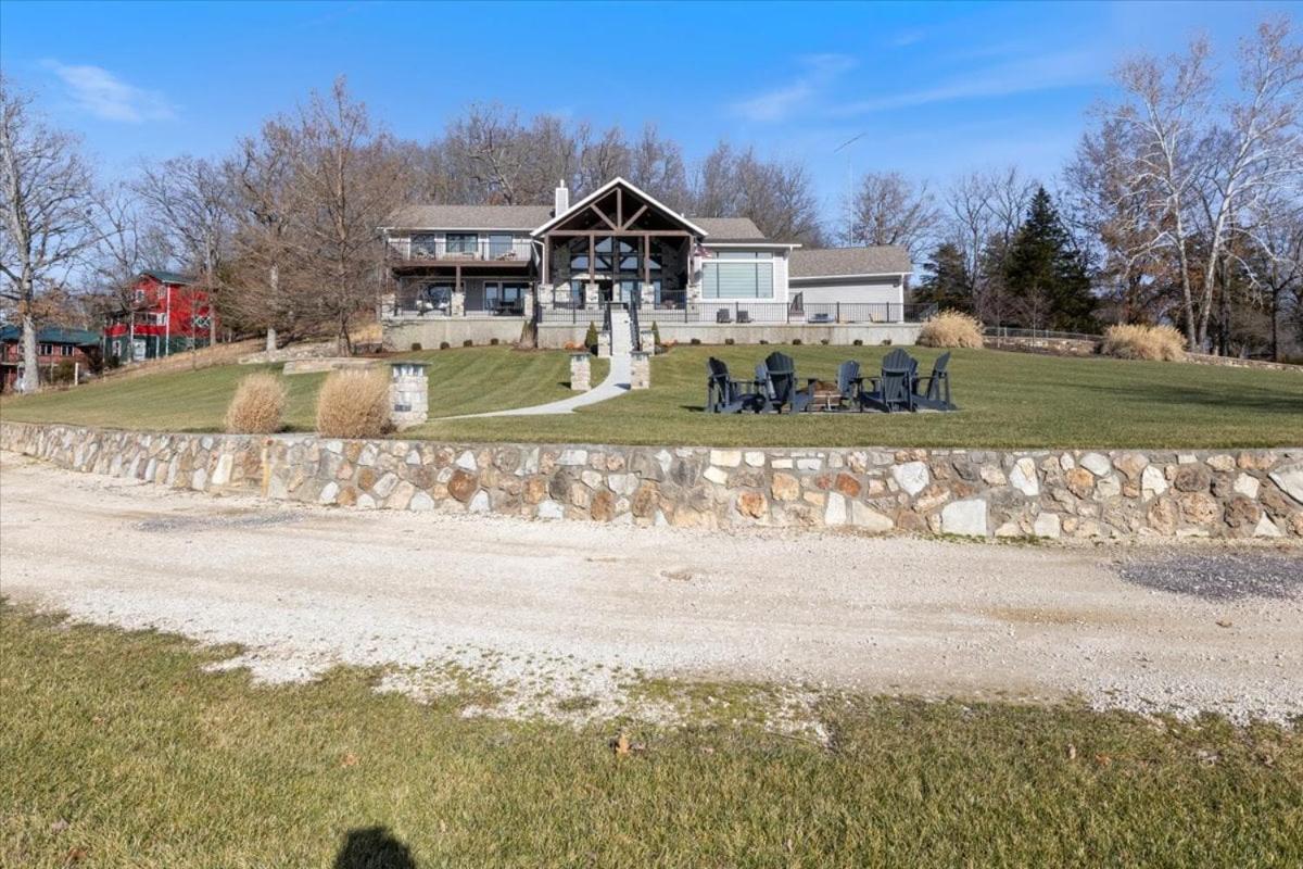 LOTO Pointe, Updated Luxury Home w/ Boat & PWC Slip, Boat Ramp, Firepits, Pool Table & More!