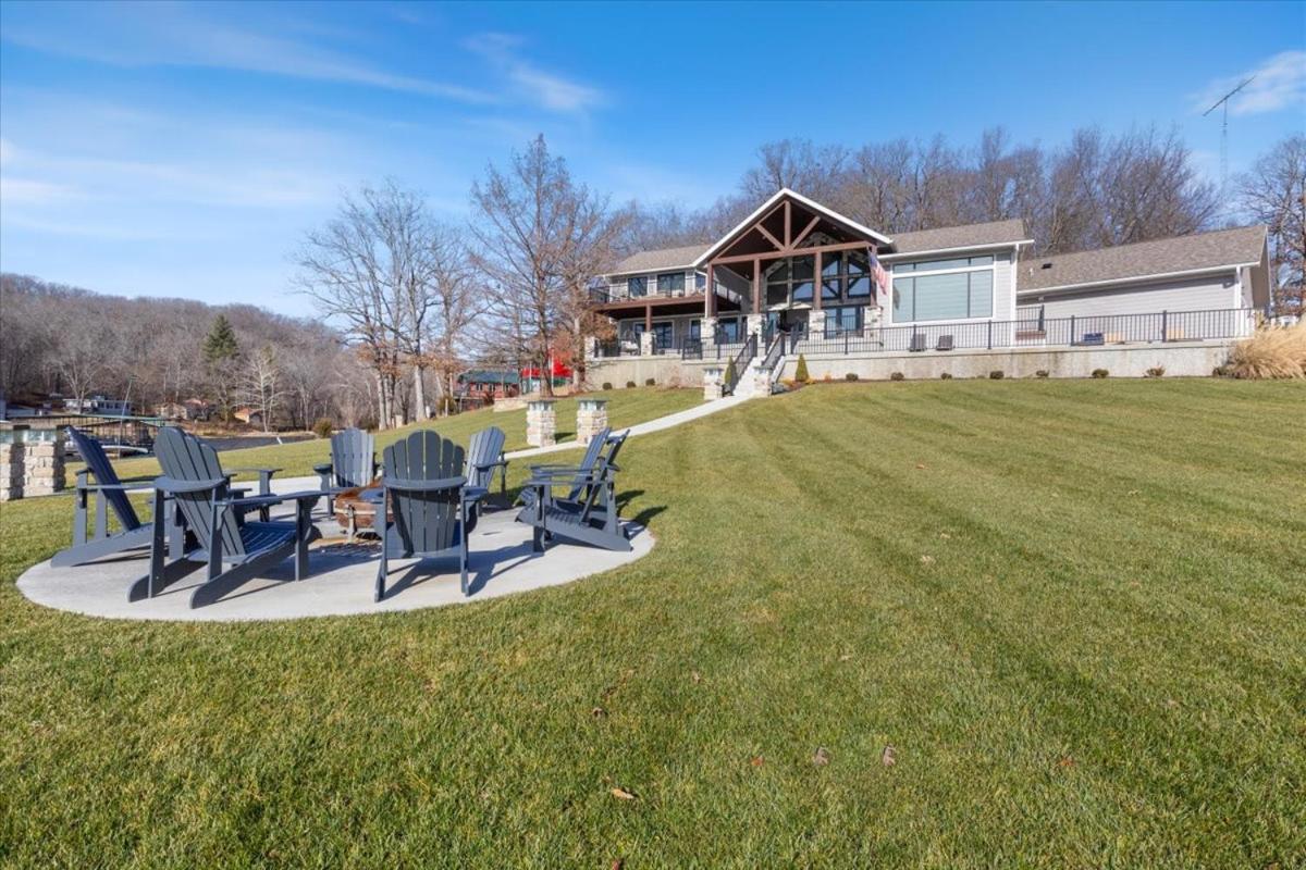 LOTO Pointe, Updated Luxury Home w/ Boat & PWC Slip, Boat Ramp, Firepits, Pool Table & More!