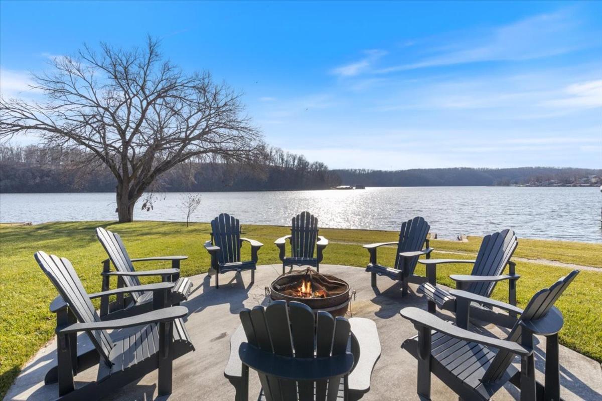 LOTO Pointe, Updated Luxury Home w/ Boat & PWC Slip, Boat Ramp, Firepits, Pool Table & More!