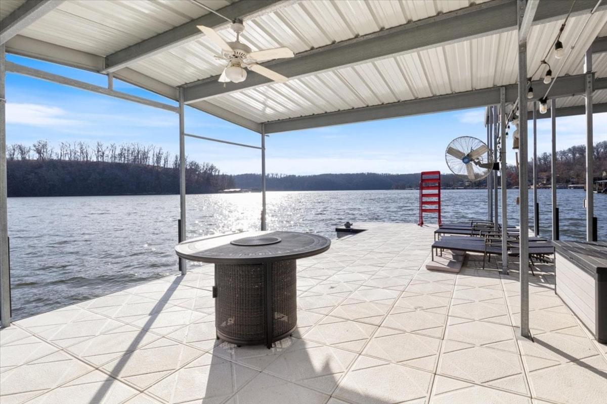 LOTO Pointe, Updated Luxury Home w/ Boat & PWC Slip, Boat Ramp, Firepits, Pool Table & More!