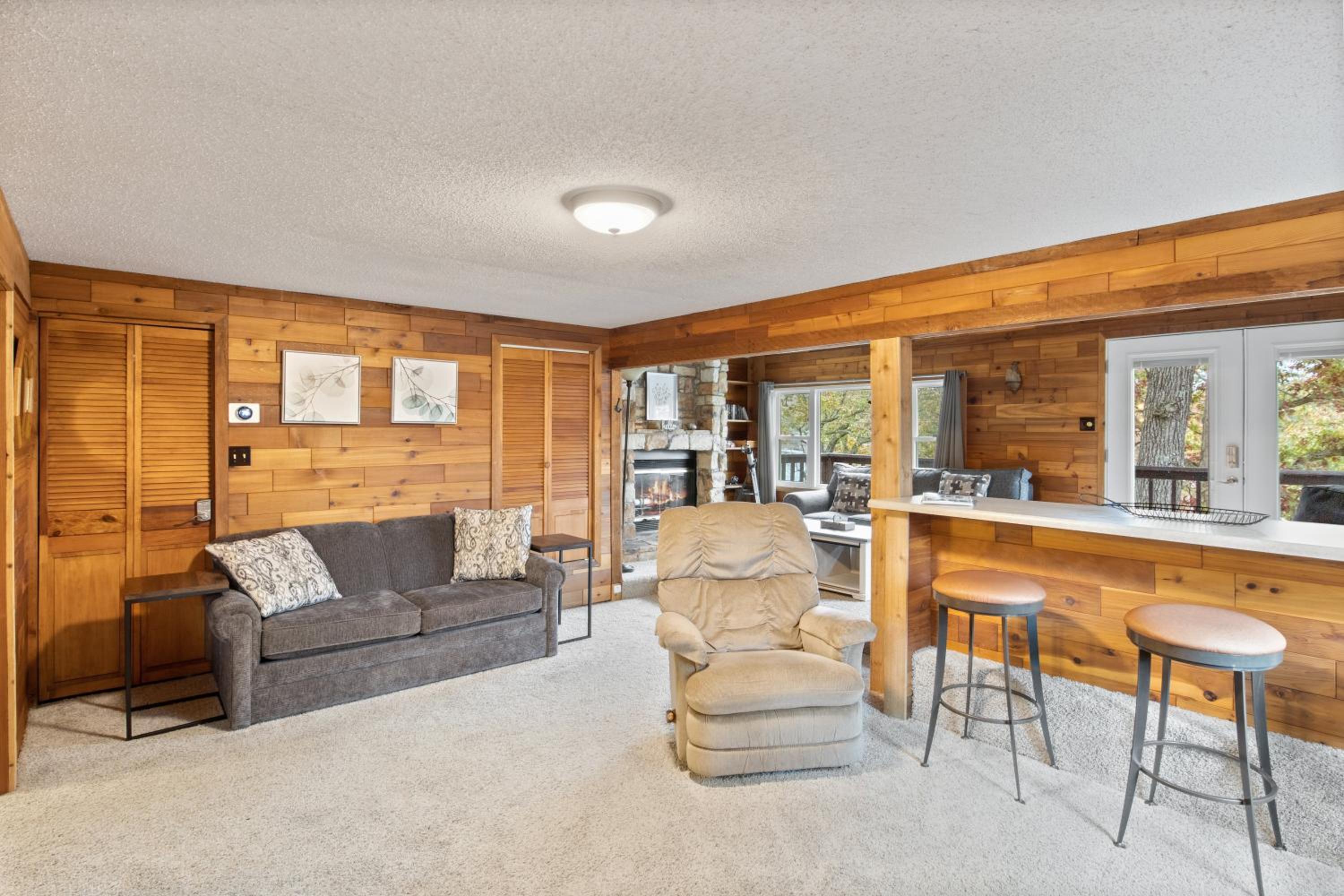 Stunning Lake View On A Nice & Quiet Relaxing Home