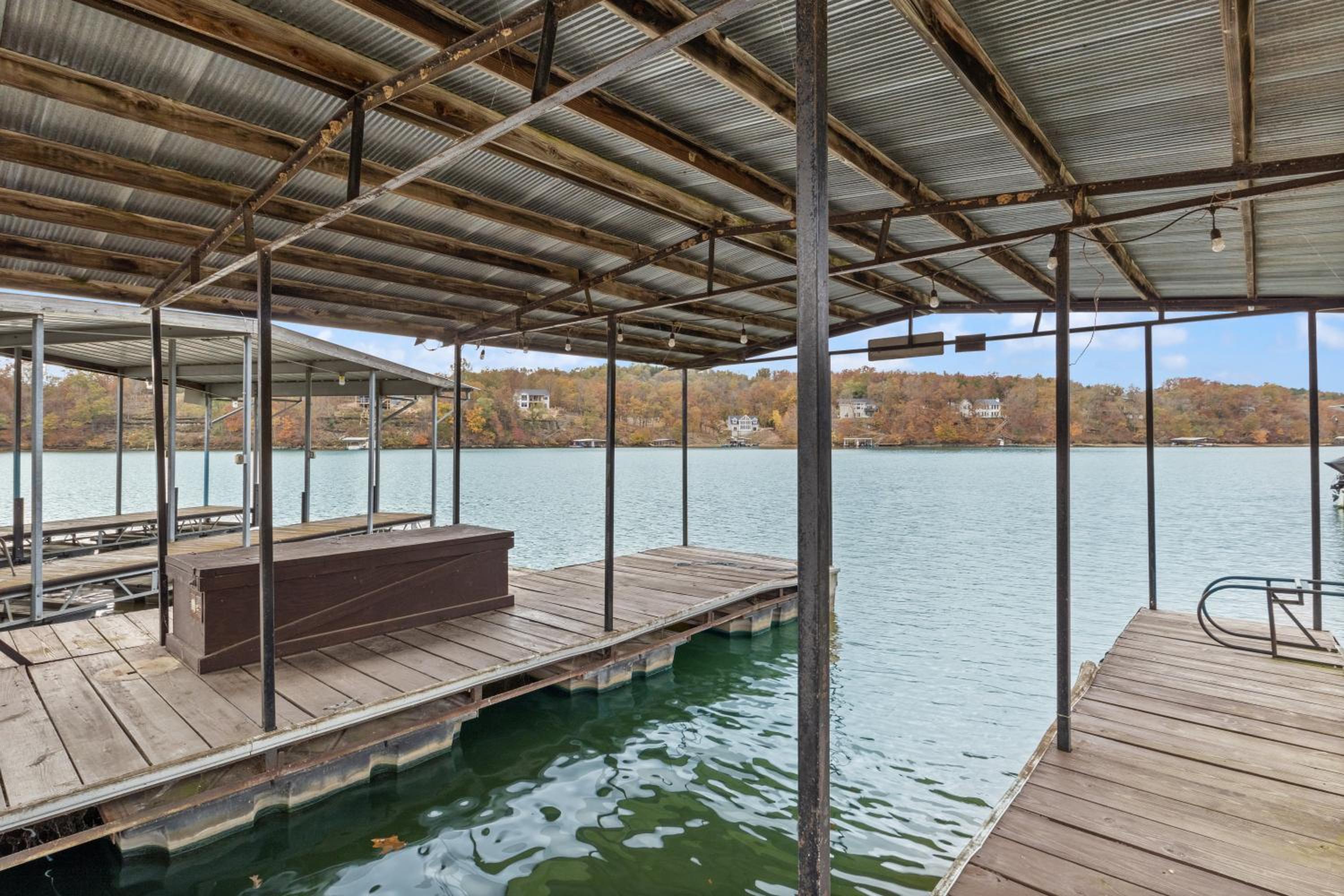 Stunning Lake View On A Nice & Quiet Relaxing Home